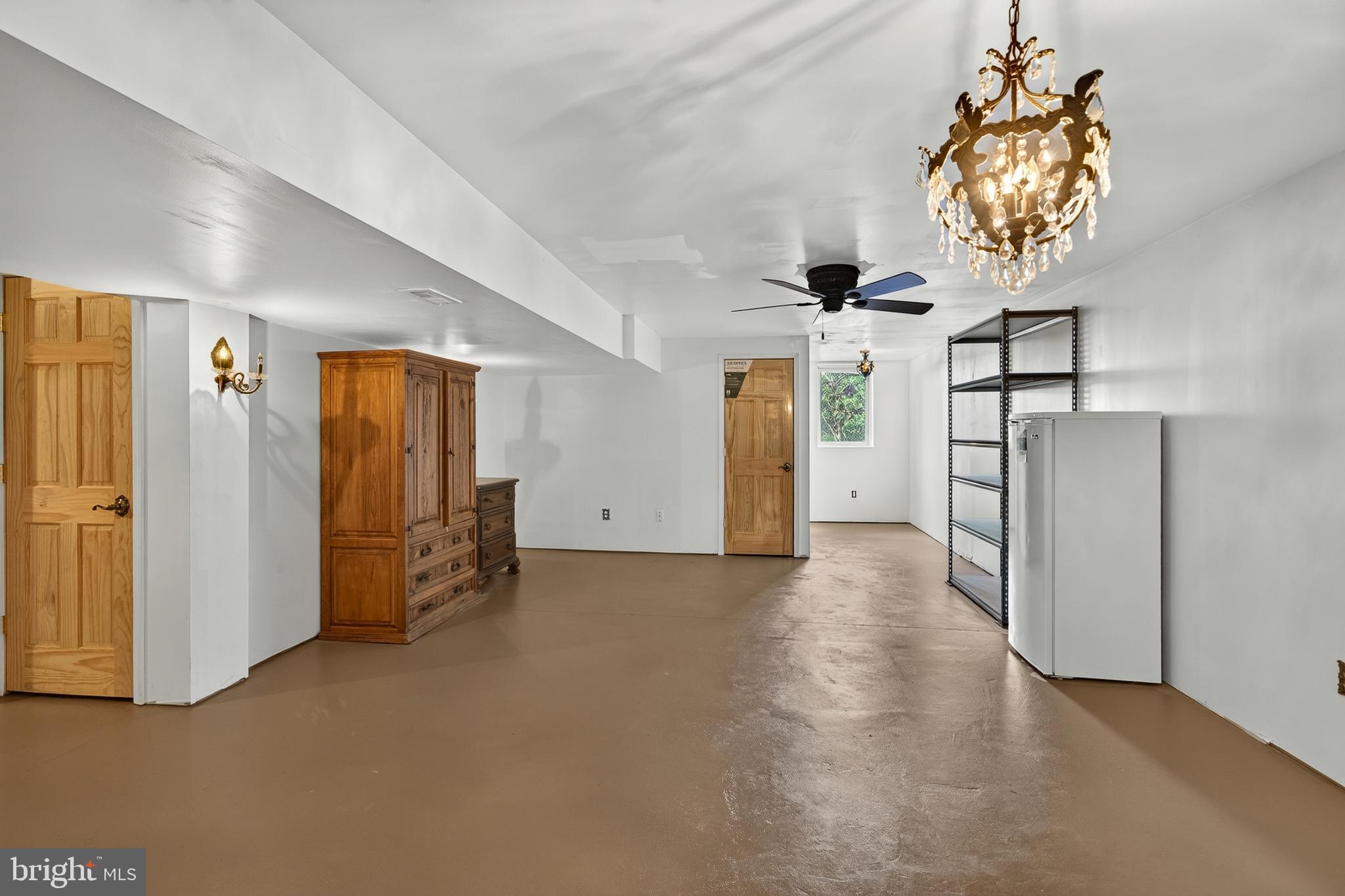 LONGSHORE ESTS - Residential