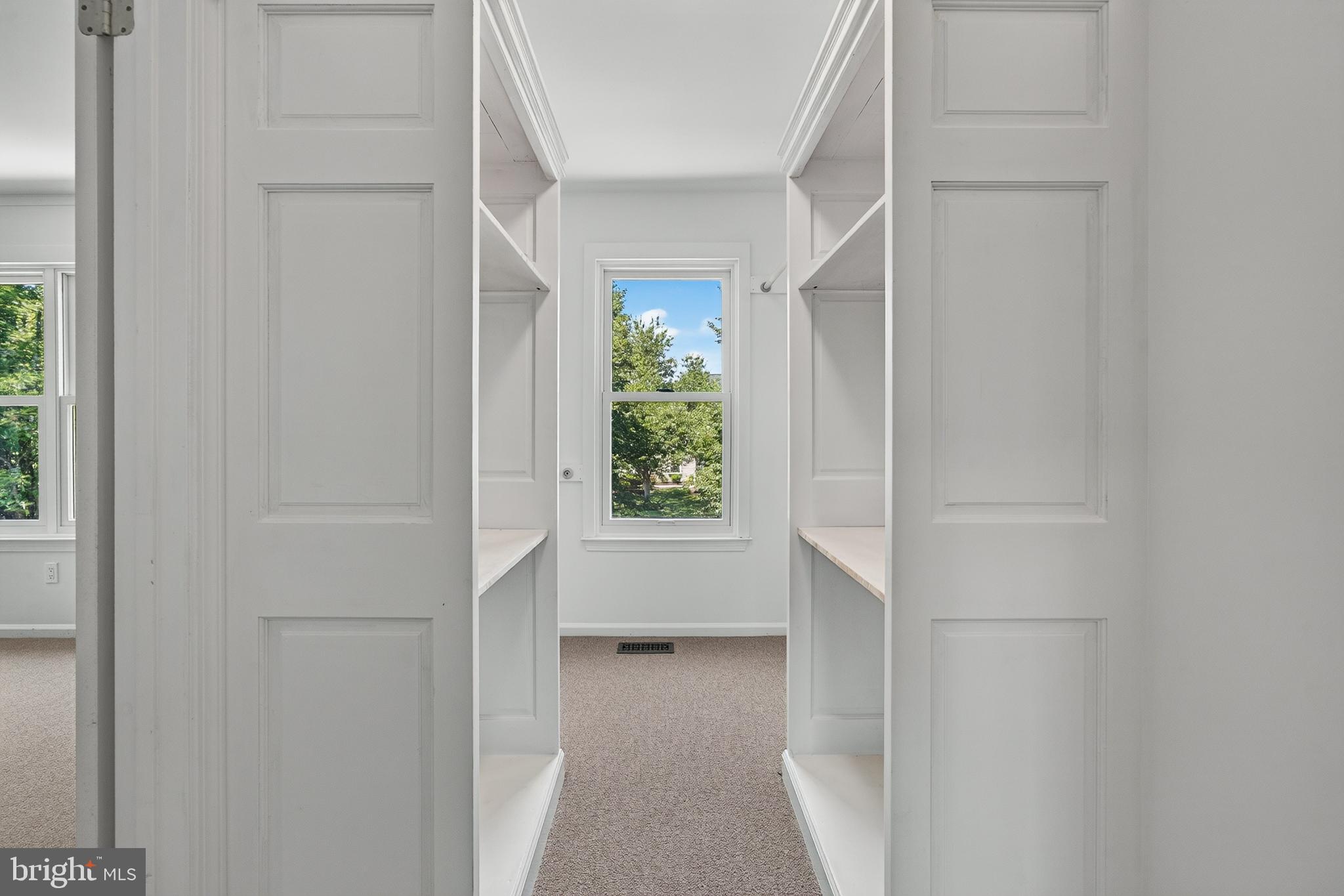 LONGSHORE ESTS - Residential
