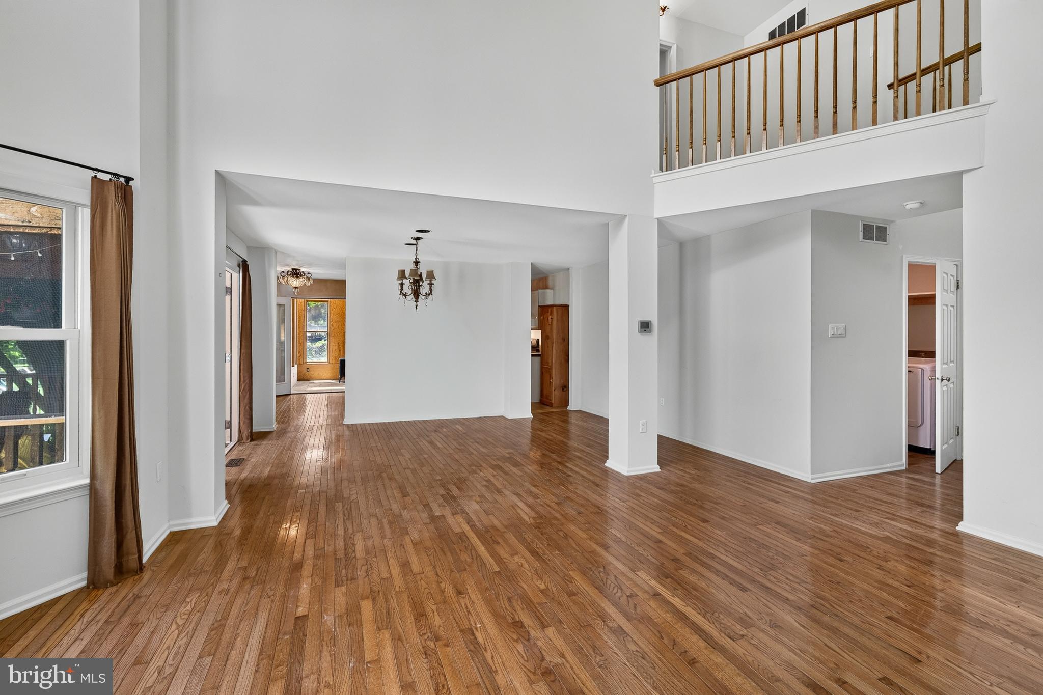 LONGSHORE ESTS - Residential