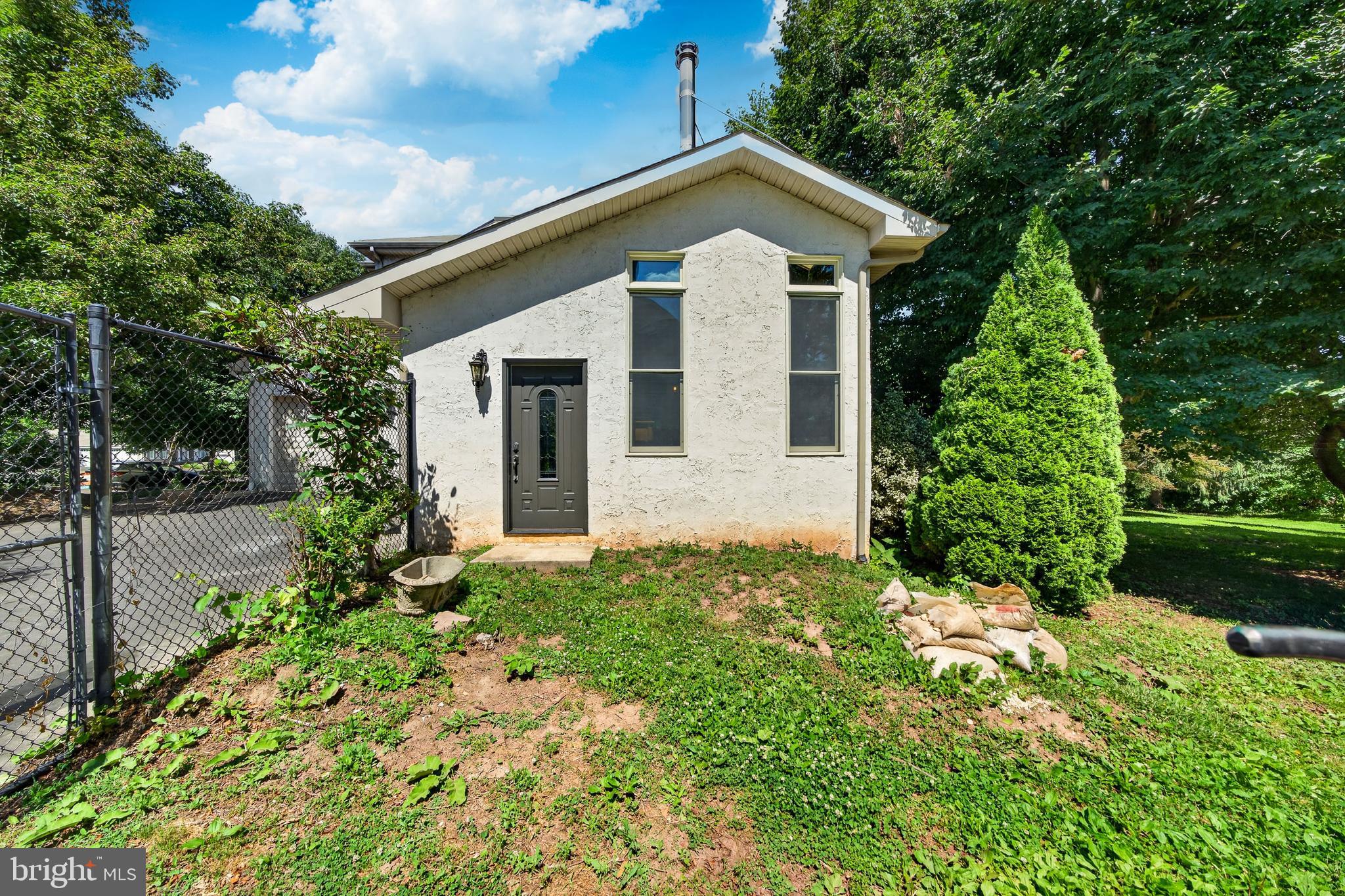 LONGSHORE ESTS - Residential
