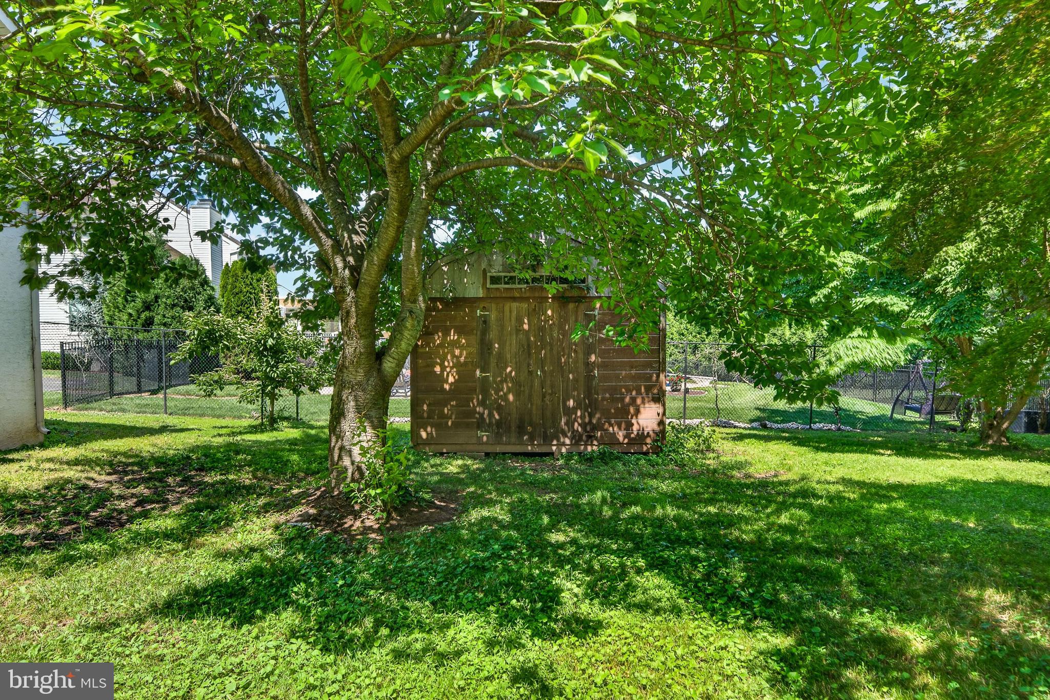 LONGSHORE ESTS - Residential