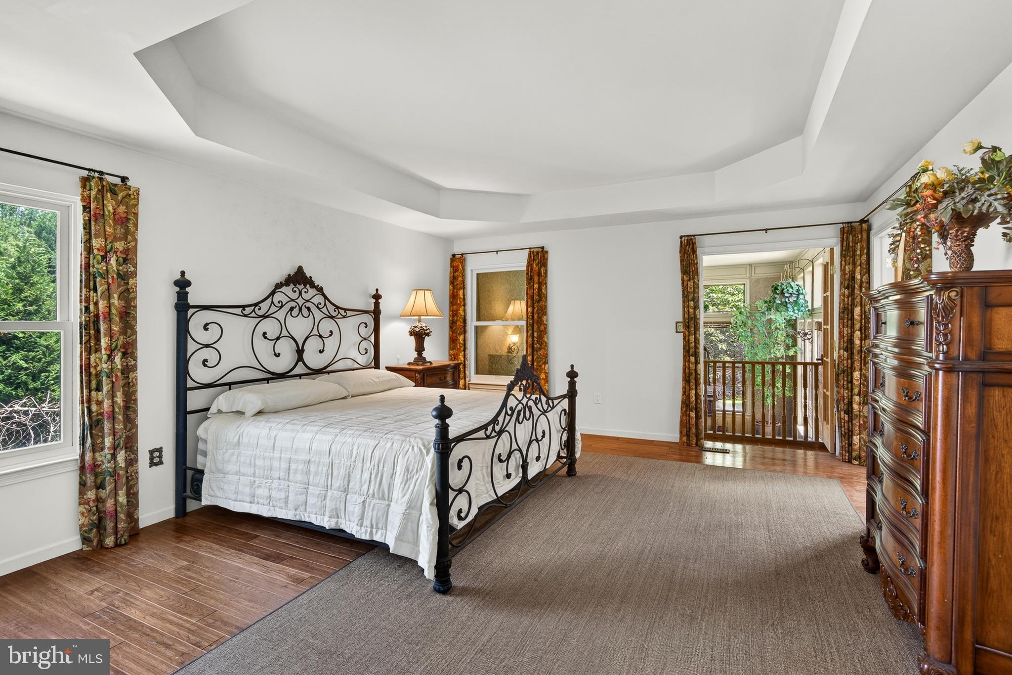 LONGSHORE ESTS - Residential