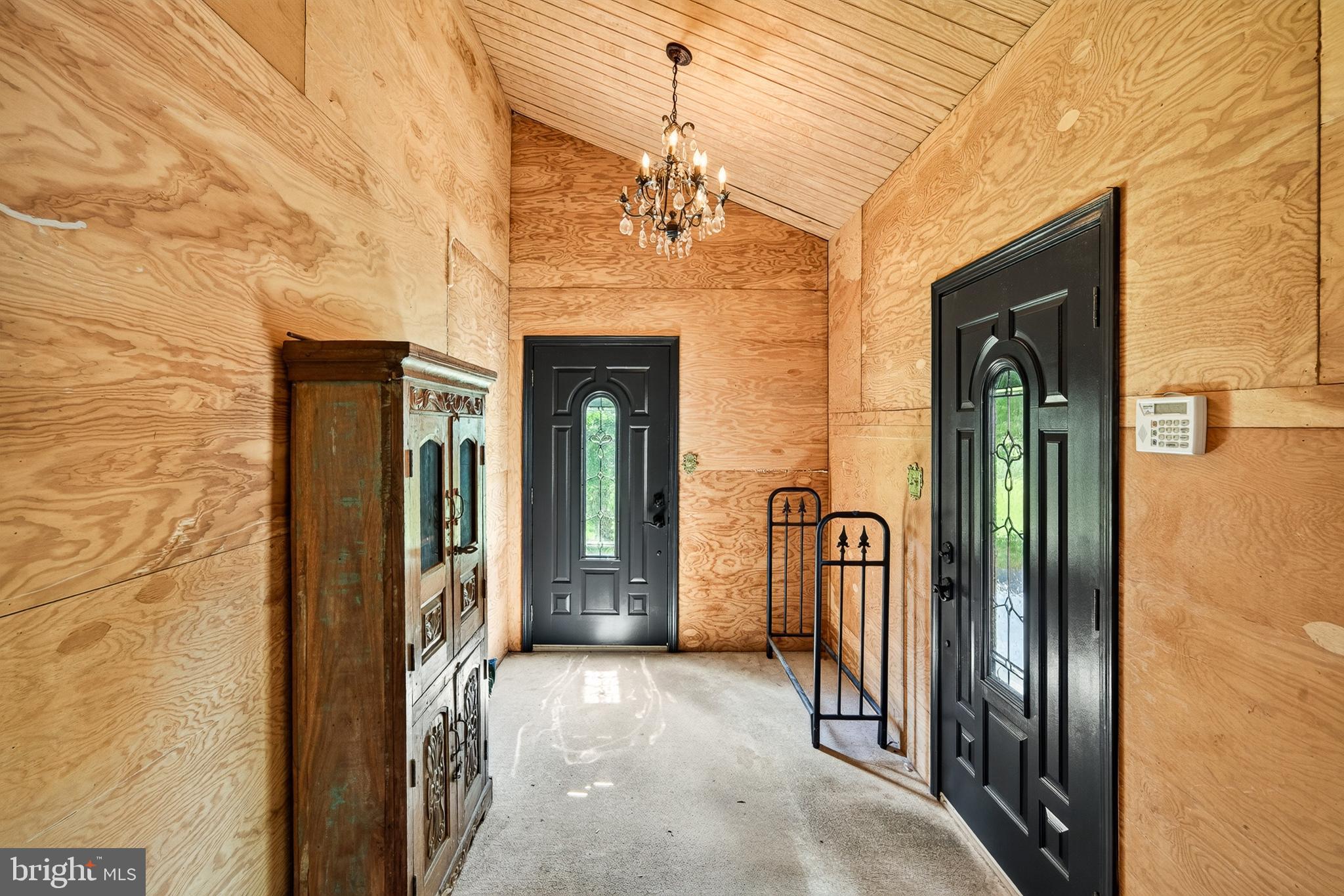 LONGSHORE ESTS - Residential