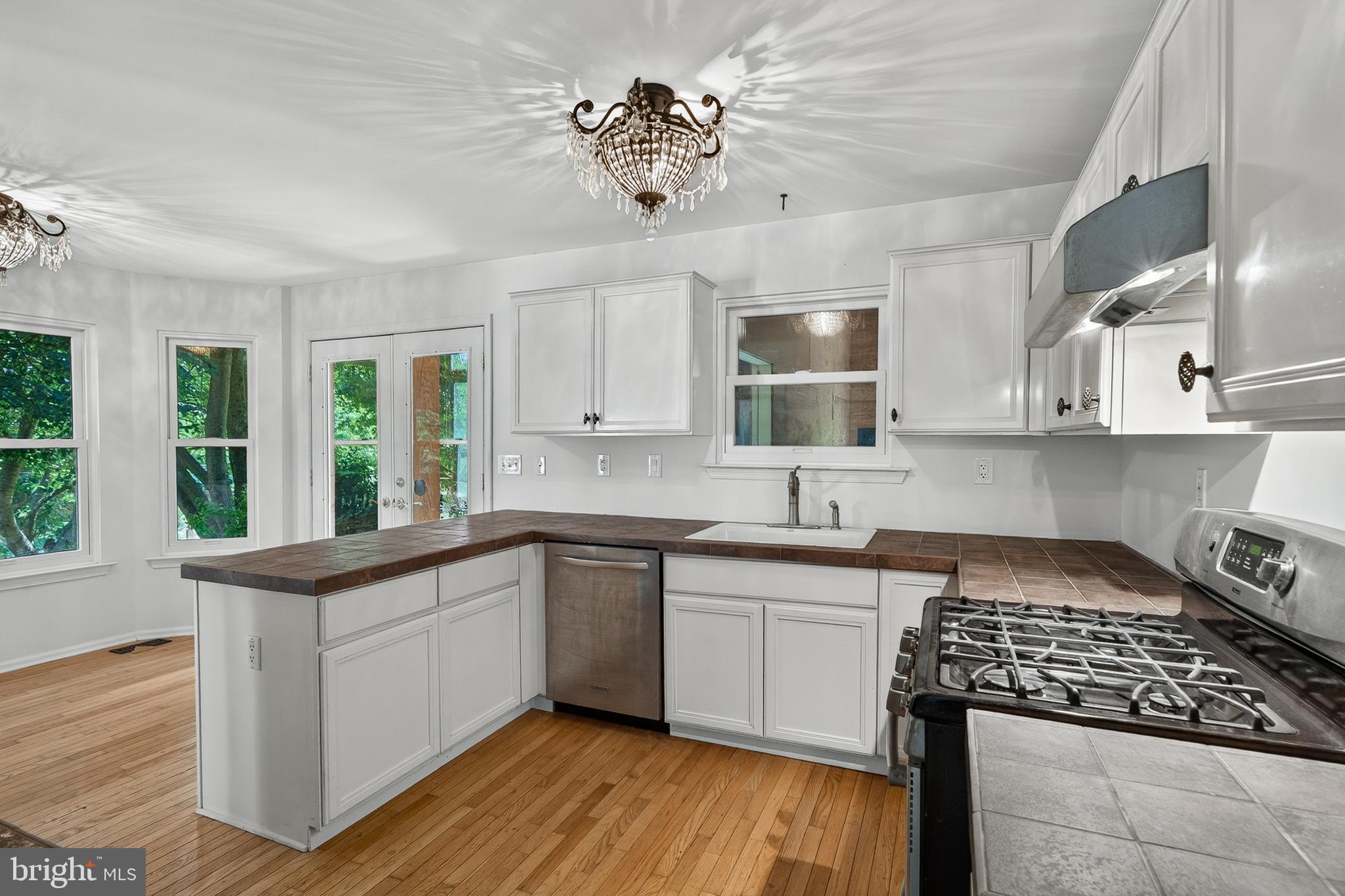 LONGSHORE ESTS - Residential