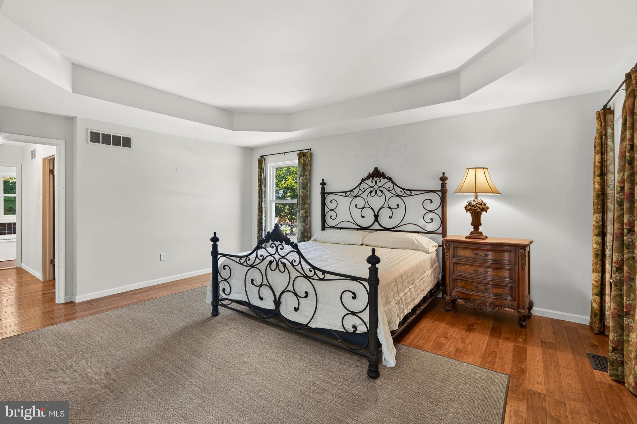 LONGSHORE ESTS - Residential