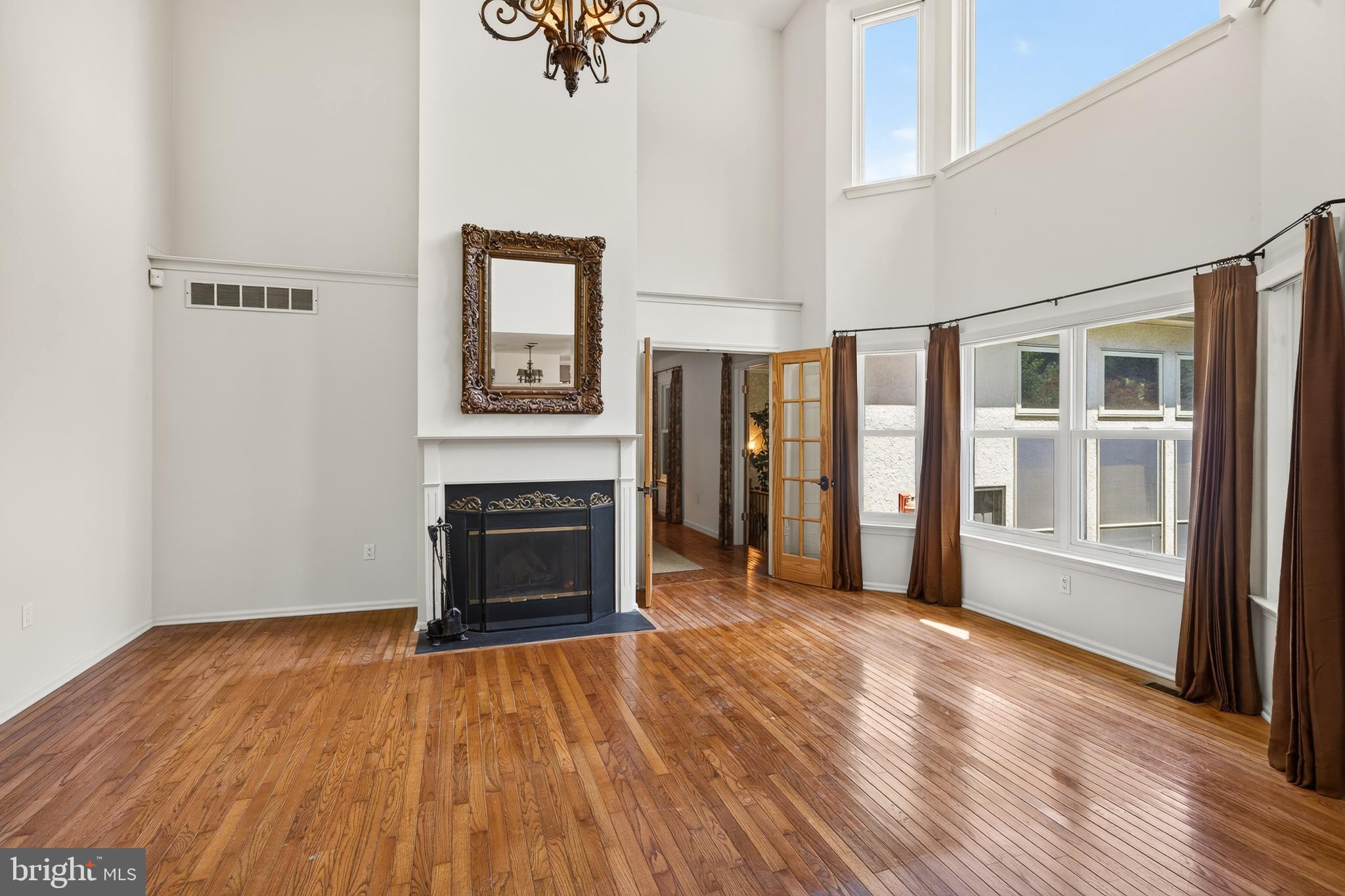LONGSHORE ESTS - Residential