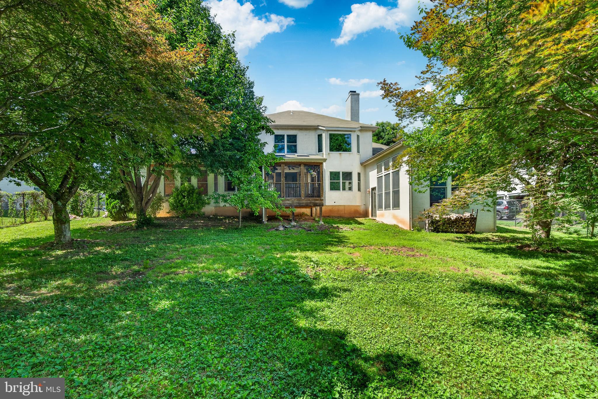LONGSHORE ESTS - Residential