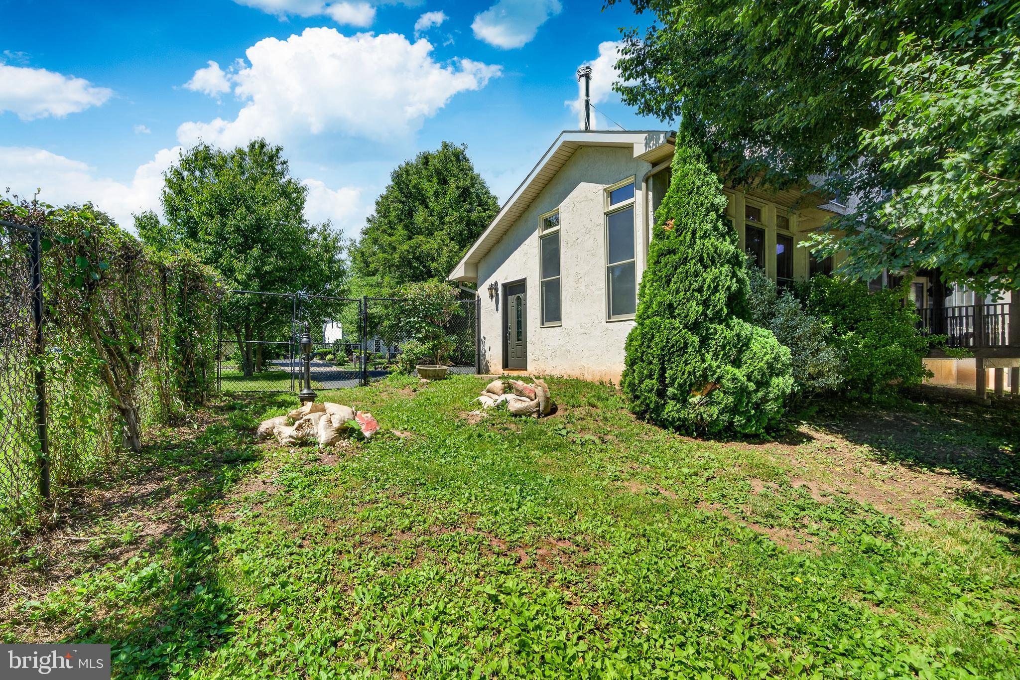 LONGSHORE ESTS - Residential