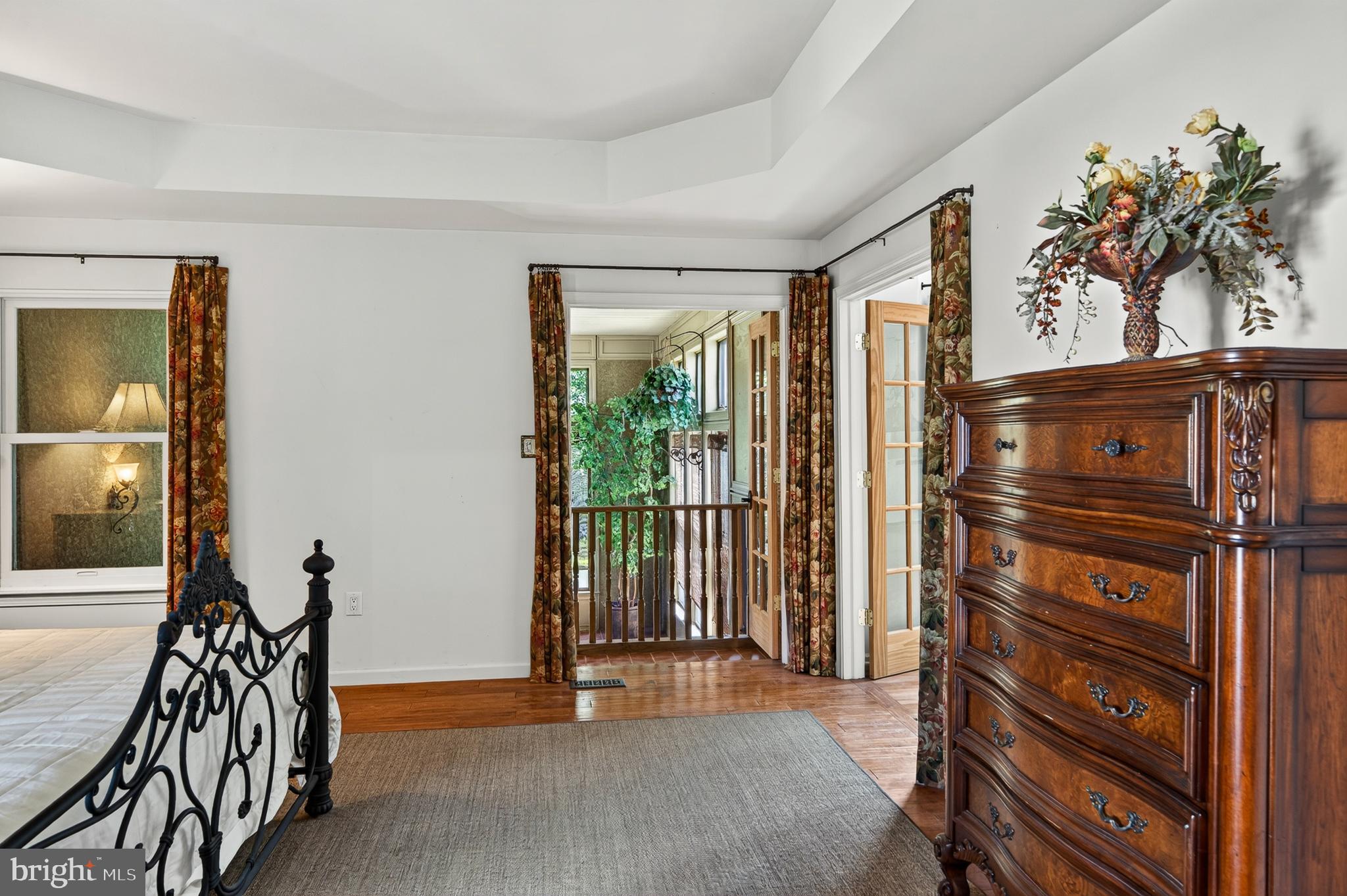 LONGSHORE ESTS - Residential
