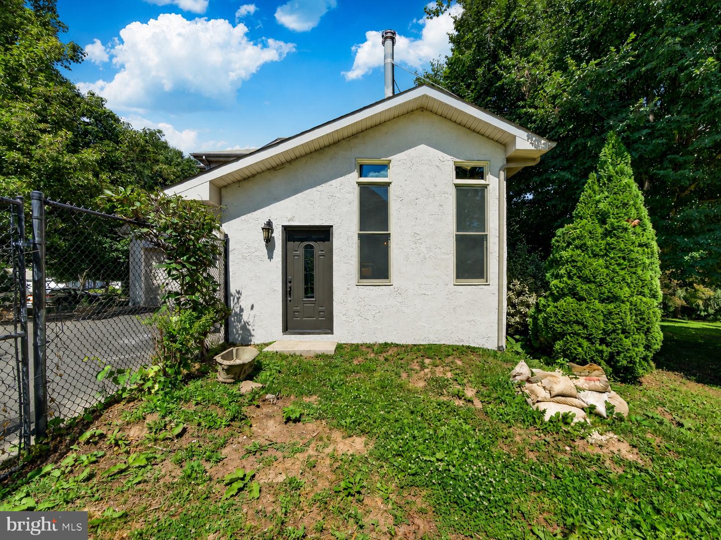 LONGSHORE ESTS - Residential