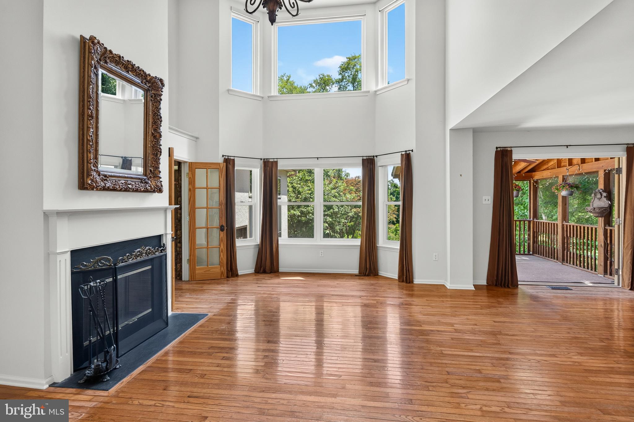 LONGSHORE ESTS - Residential