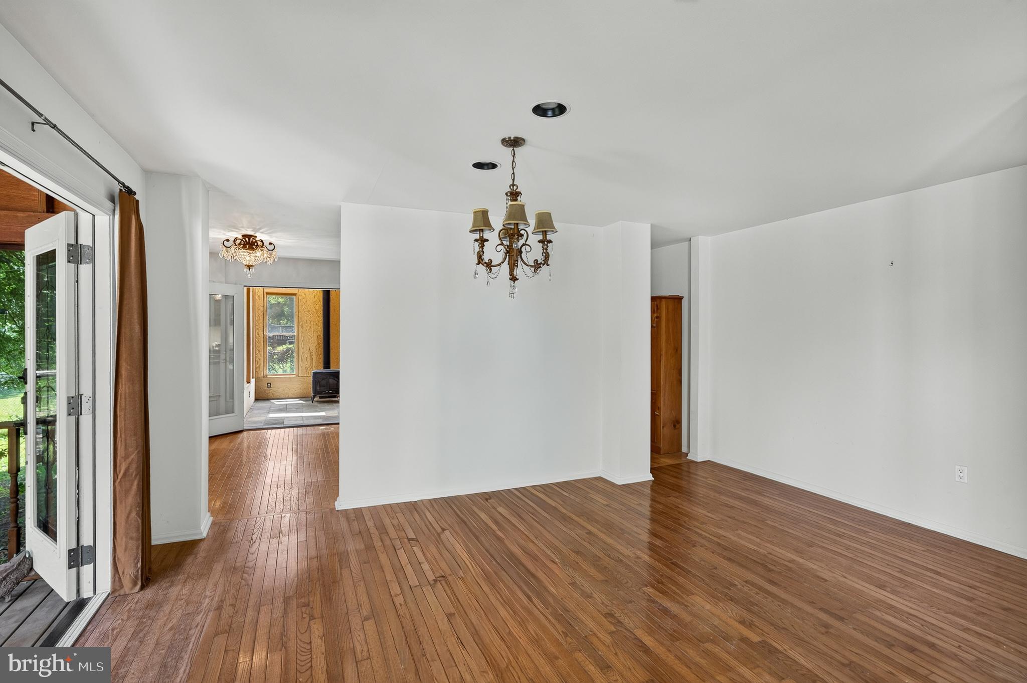 LONGSHORE ESTS - Residential