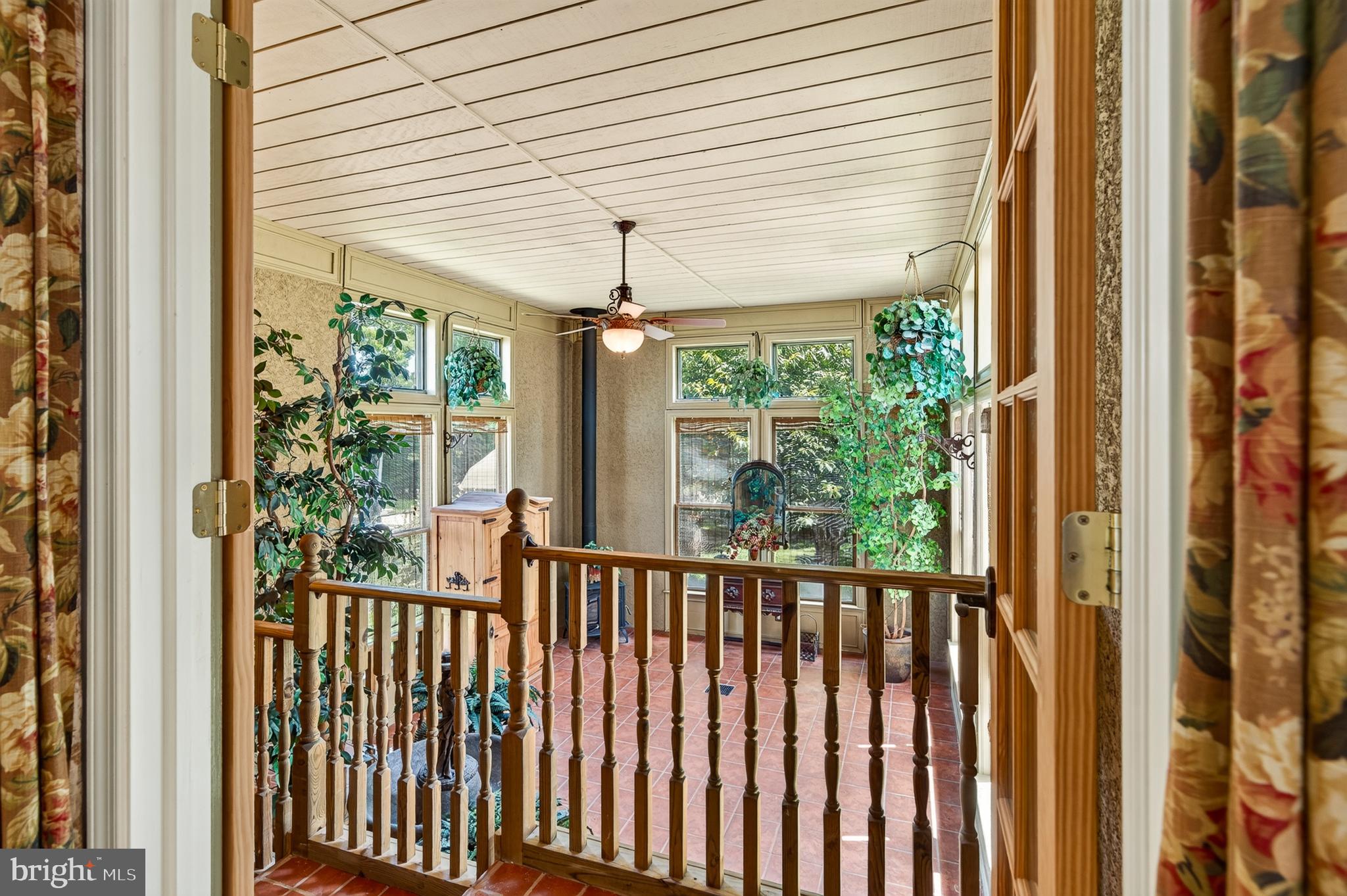 LONGSHORE ESTS - Residential
