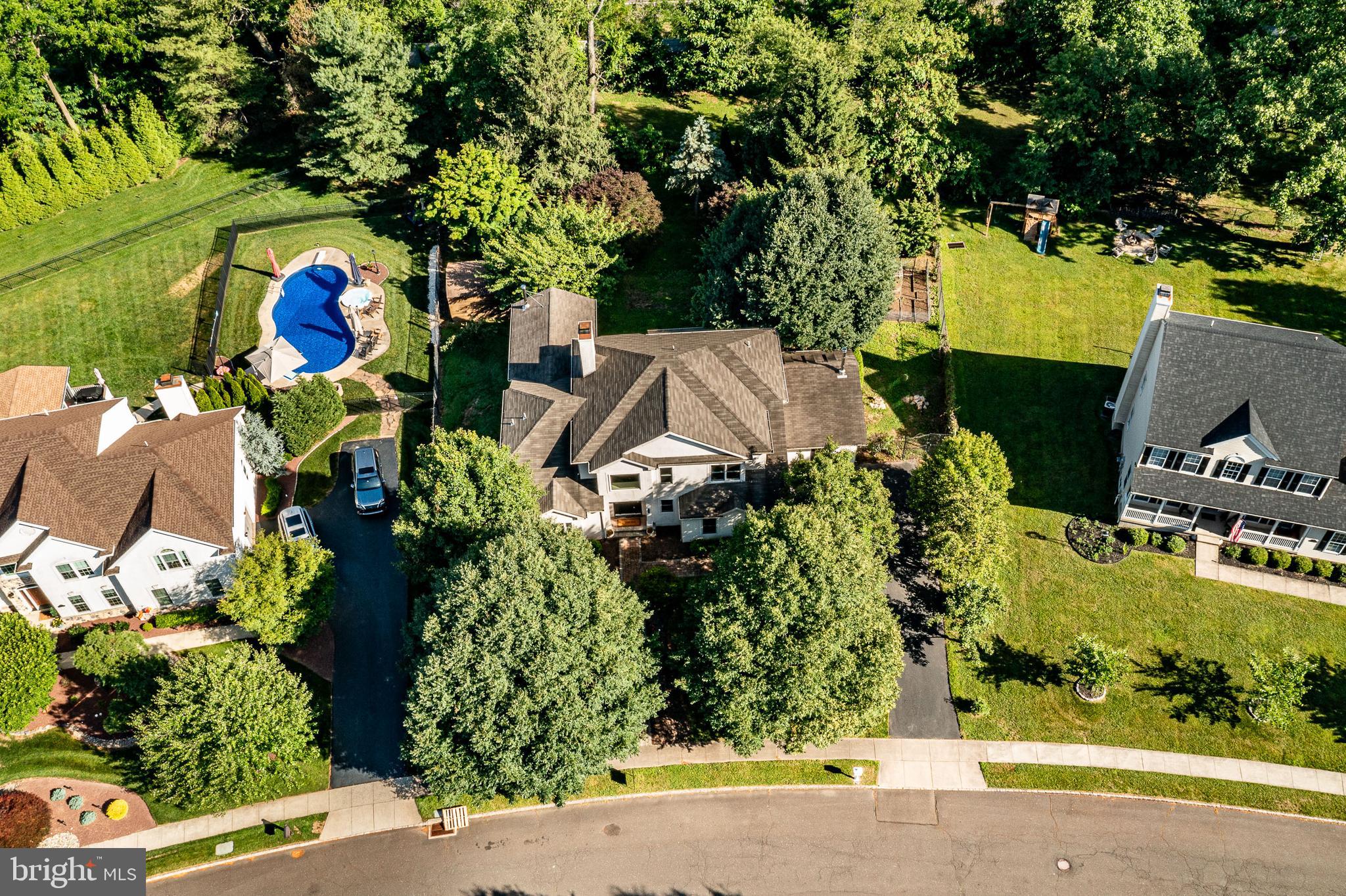LONGSHORE ESTS - Residential