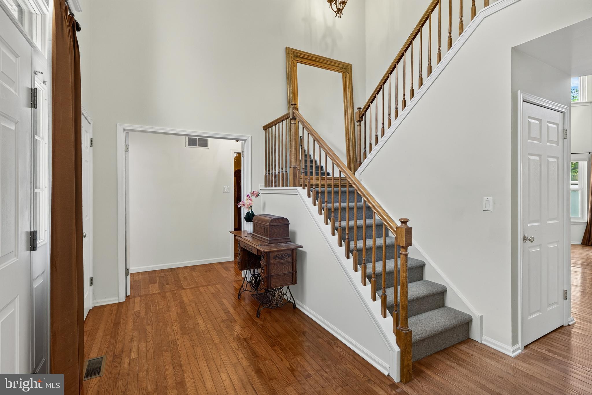 LONGSHORE ESTS - Residential