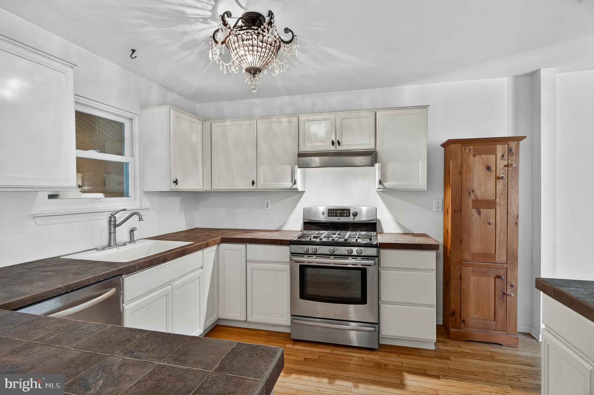 LONGSHORE ESTS - Residential