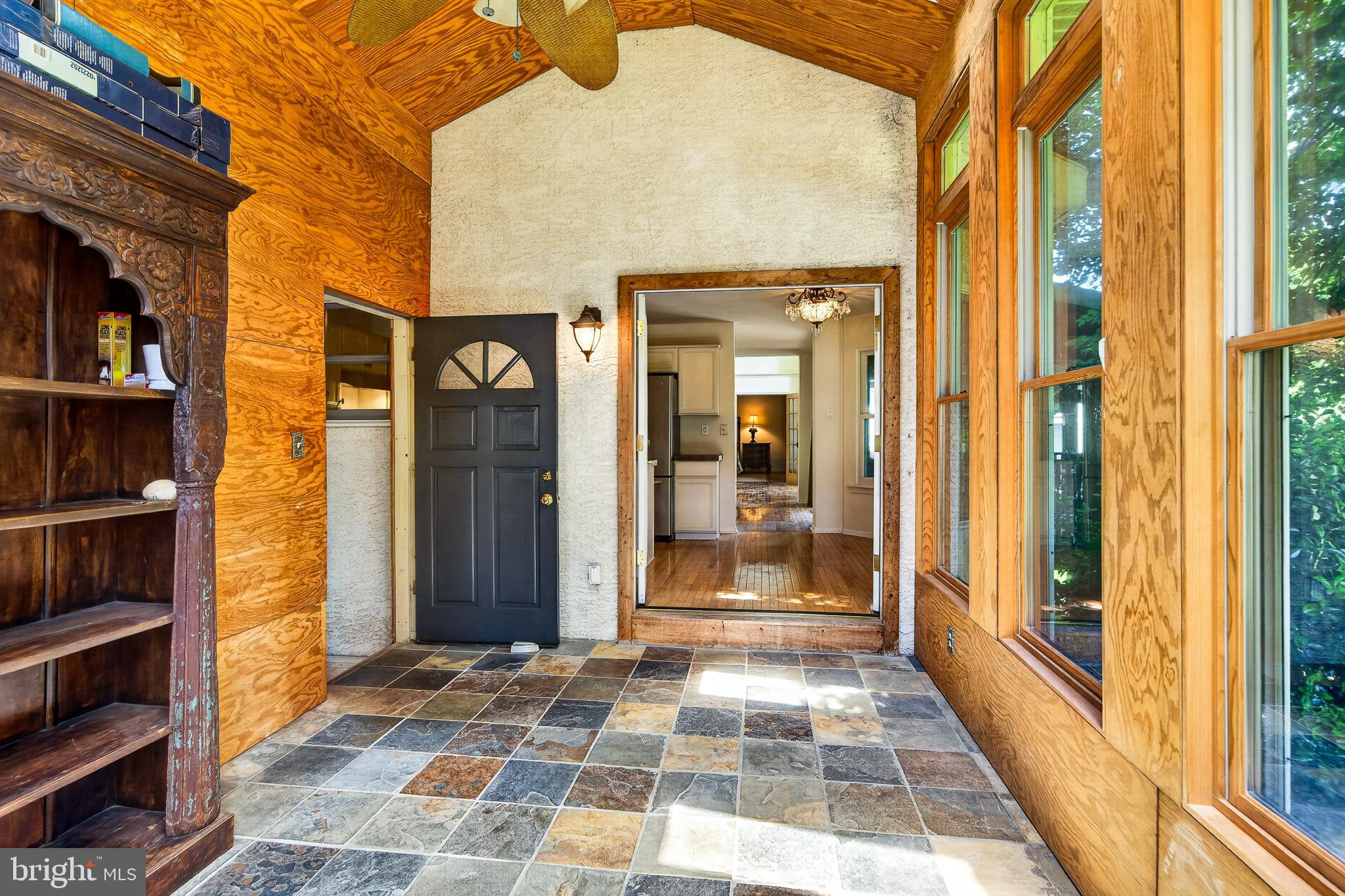 LONGSHORE ESTS - Residential