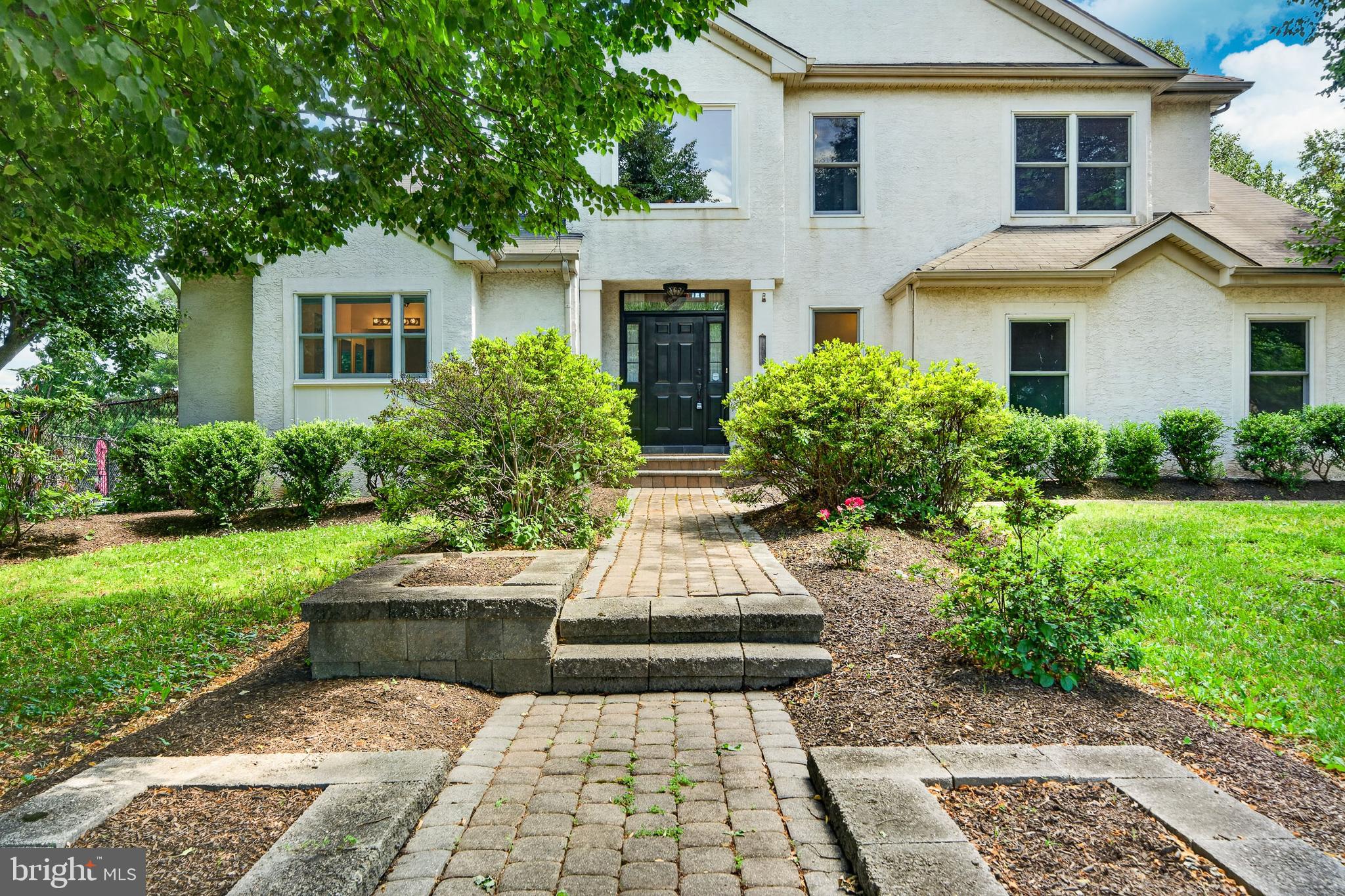 LONGSHORE ESTS - Residential