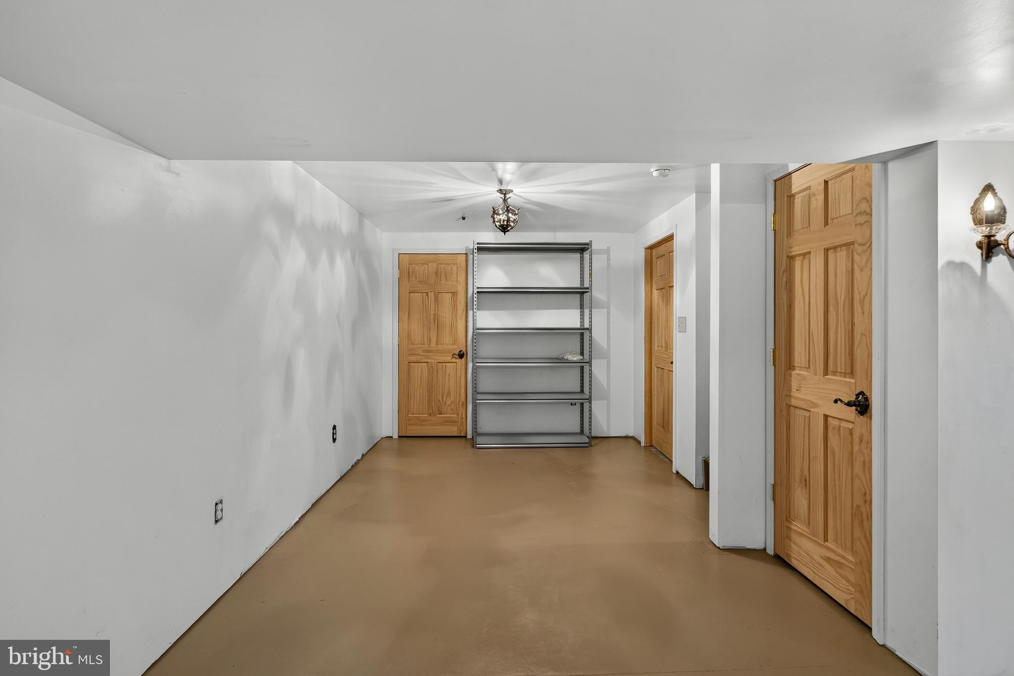 LONGSHORE ESTS - Residential