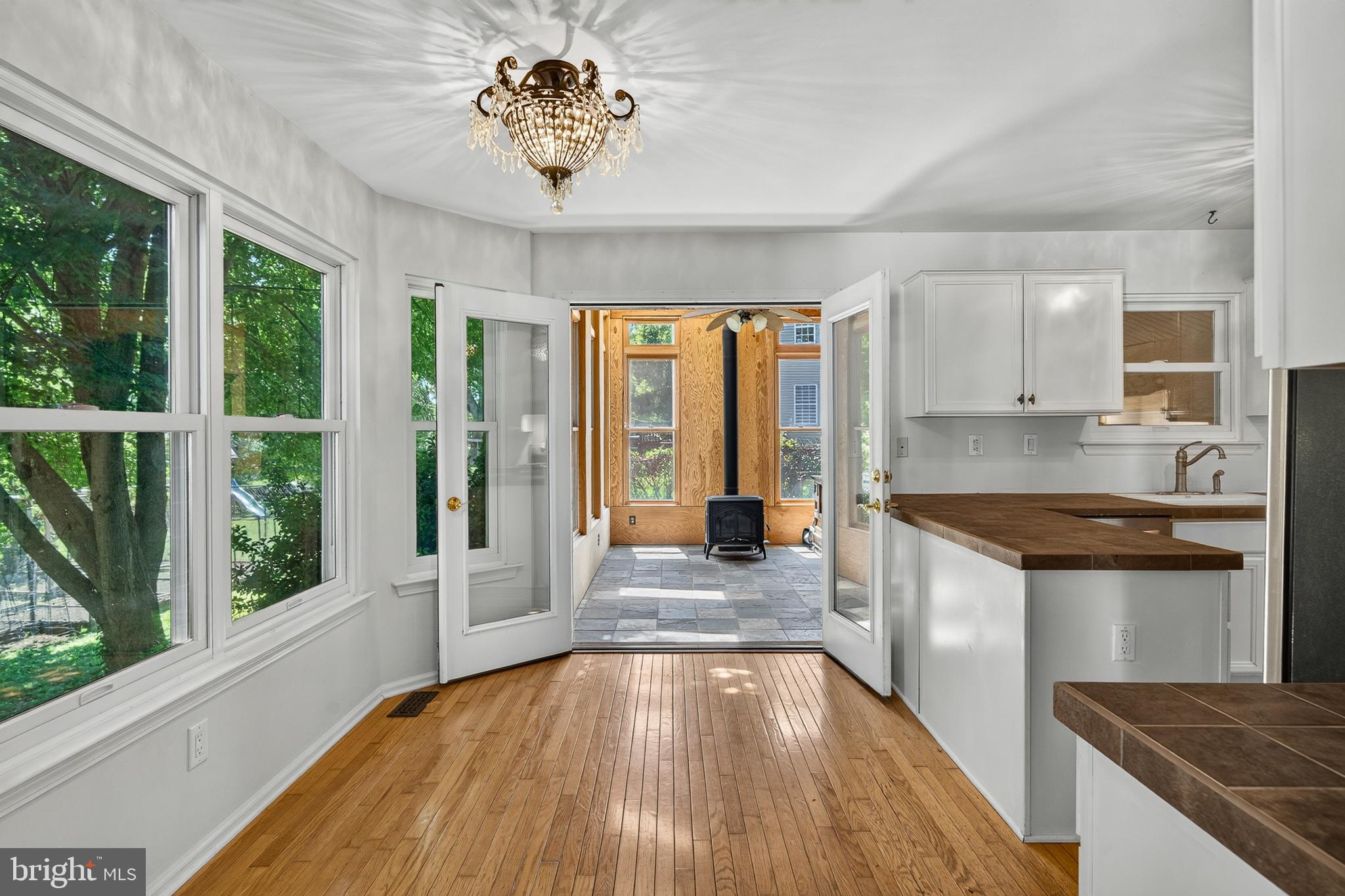 LONGSHORE ESTS - Residential