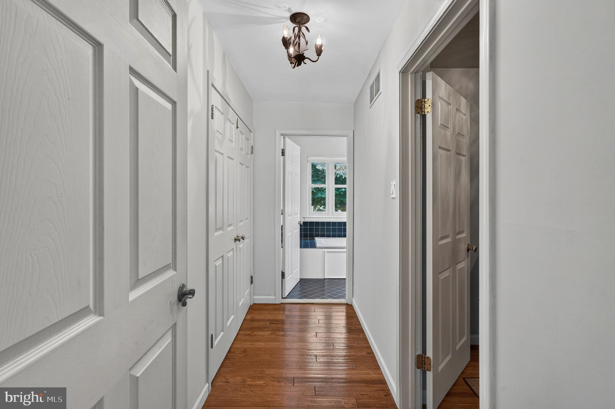 LONGSHORE ESTS - Residential