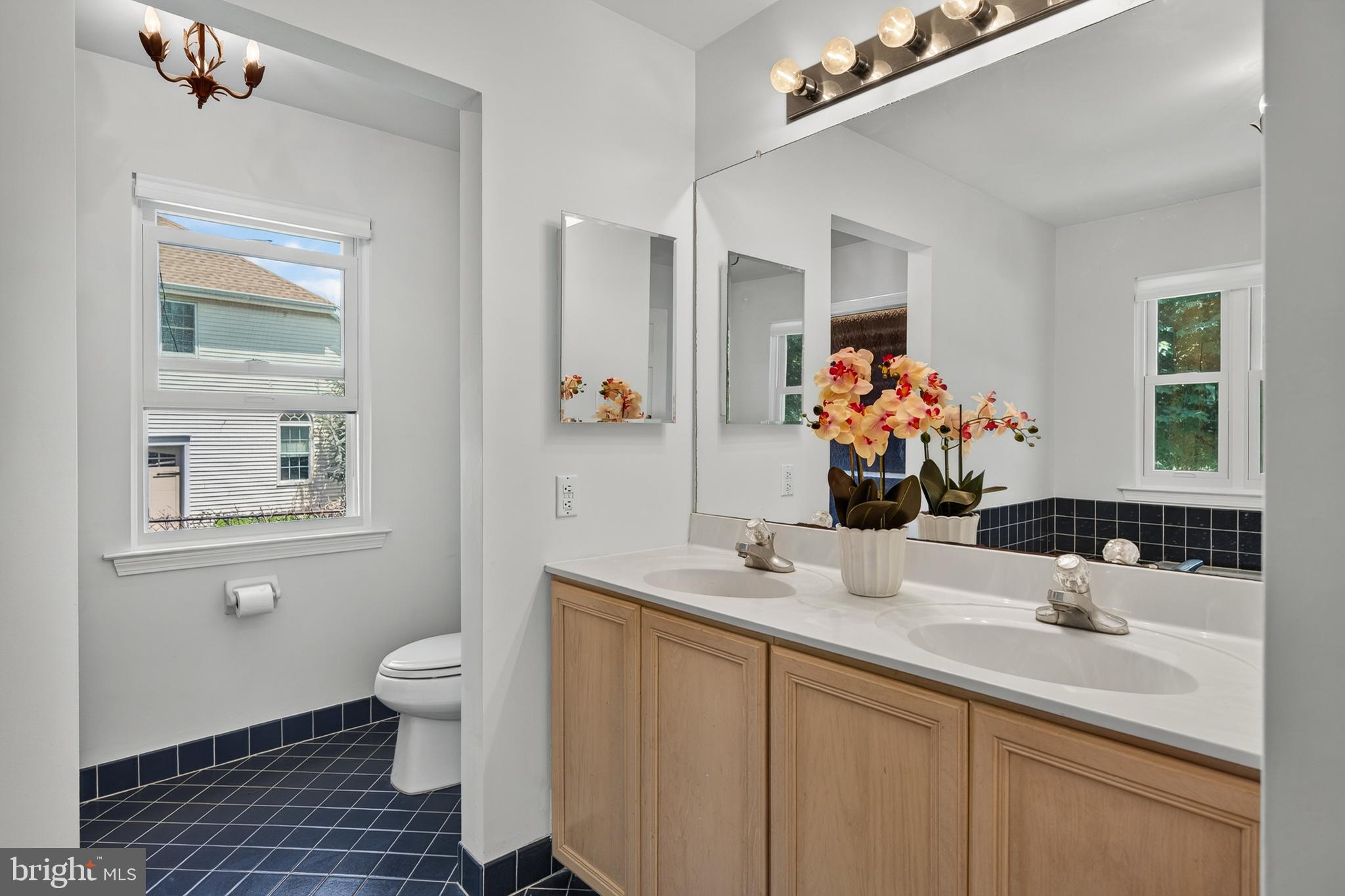 LONGSHORE ESTS - Residential