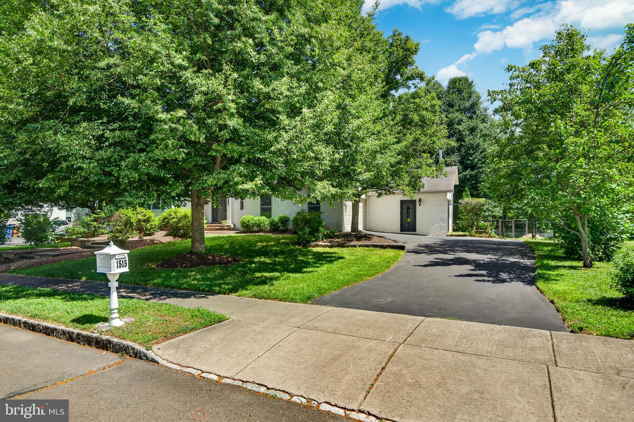 LONGSHORE ESTS - Residential