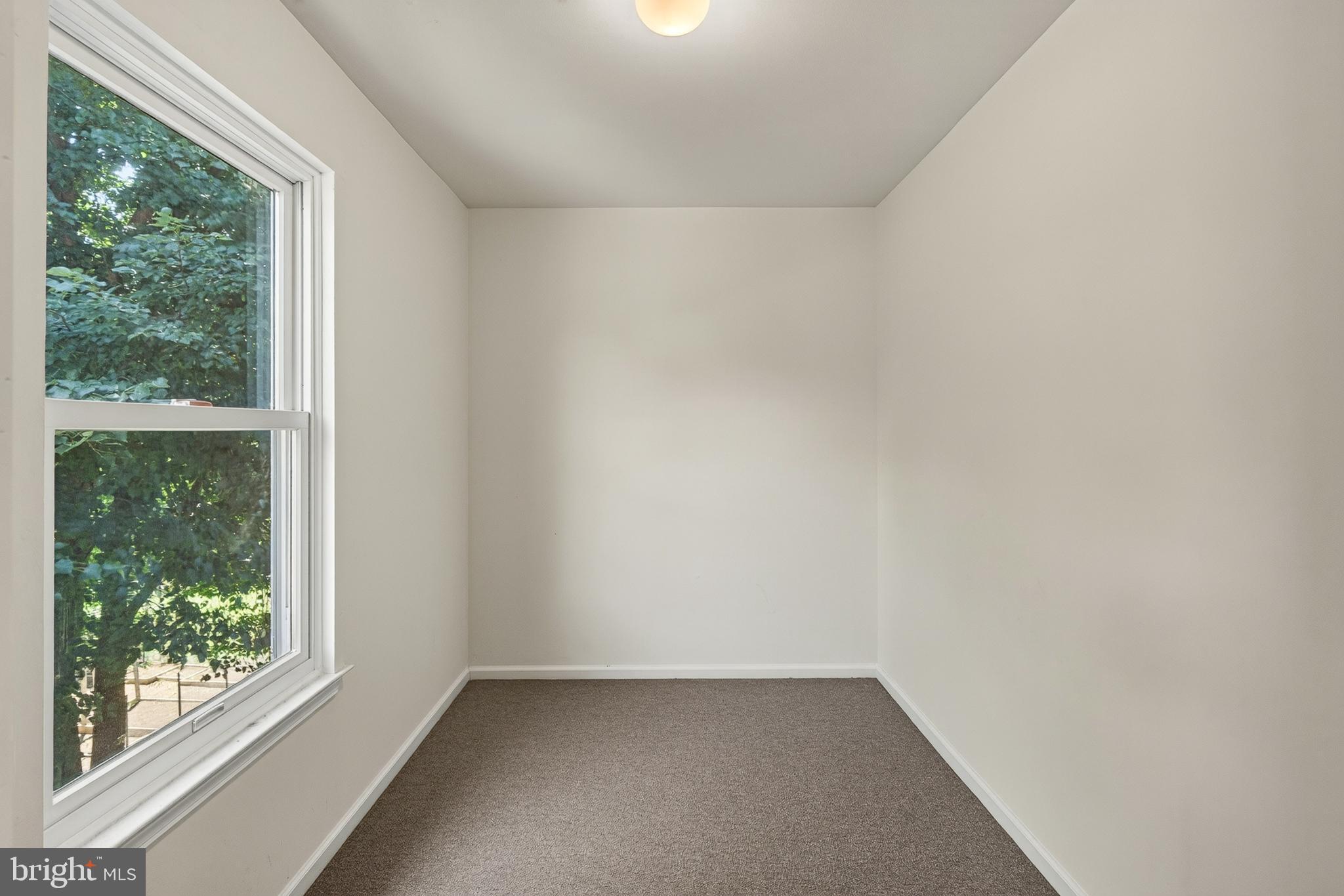 LONGSHORE ESTS - Residential