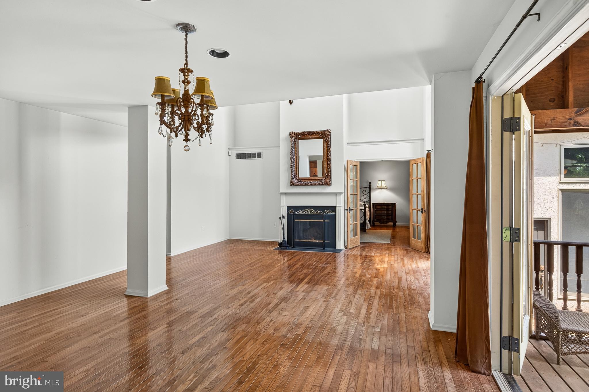 LONGSHORE ESTS - Residential