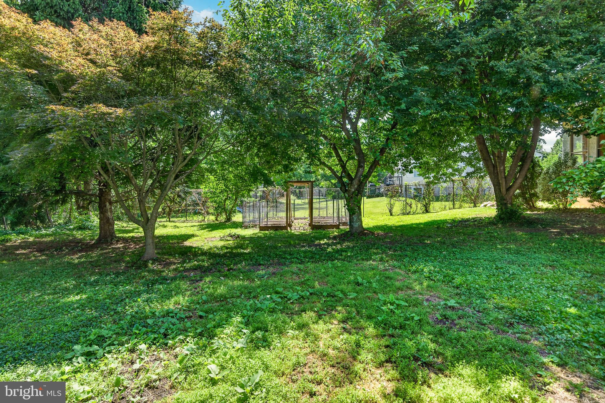 LONGSHORE ESTS - Residential
