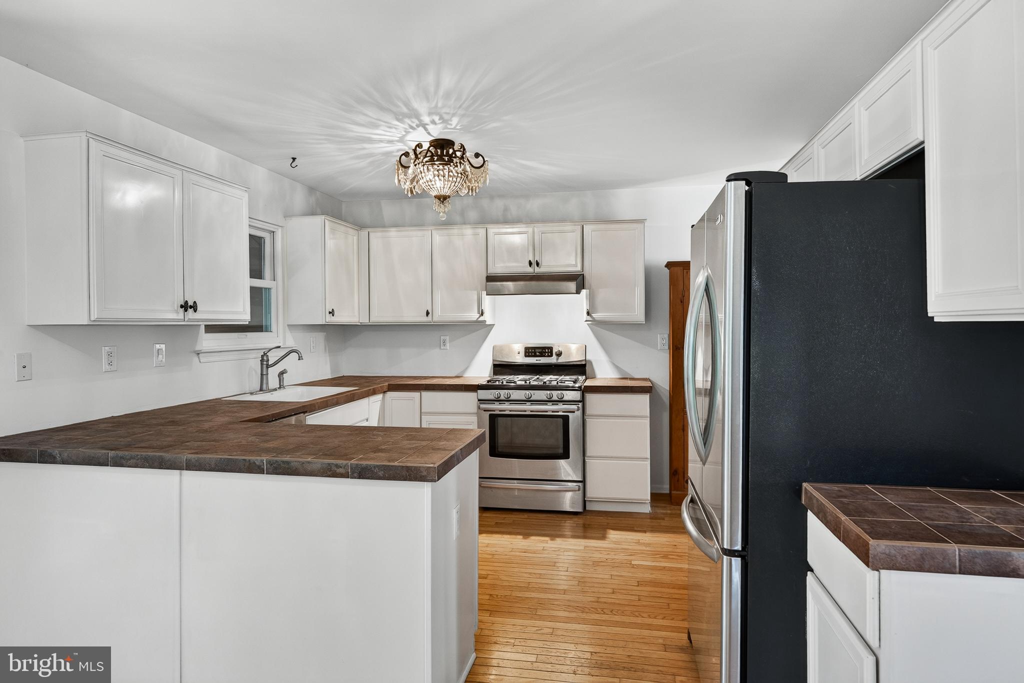 LONGSHORE ESTS - Residential