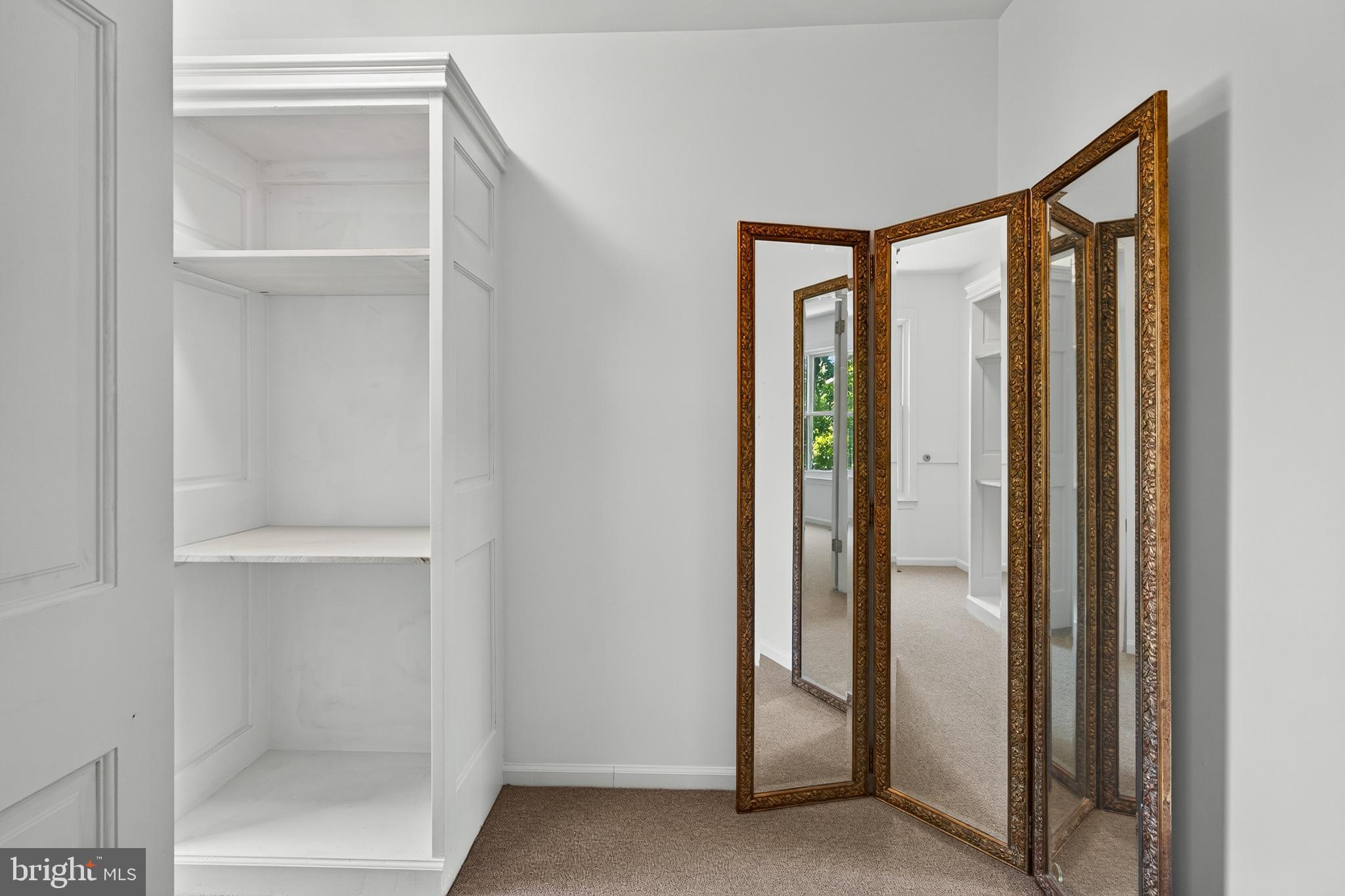 LONGSHORE ESTS - Residential