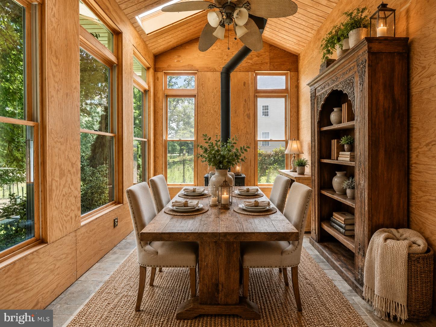 LONGSHORE ESTS - Residential