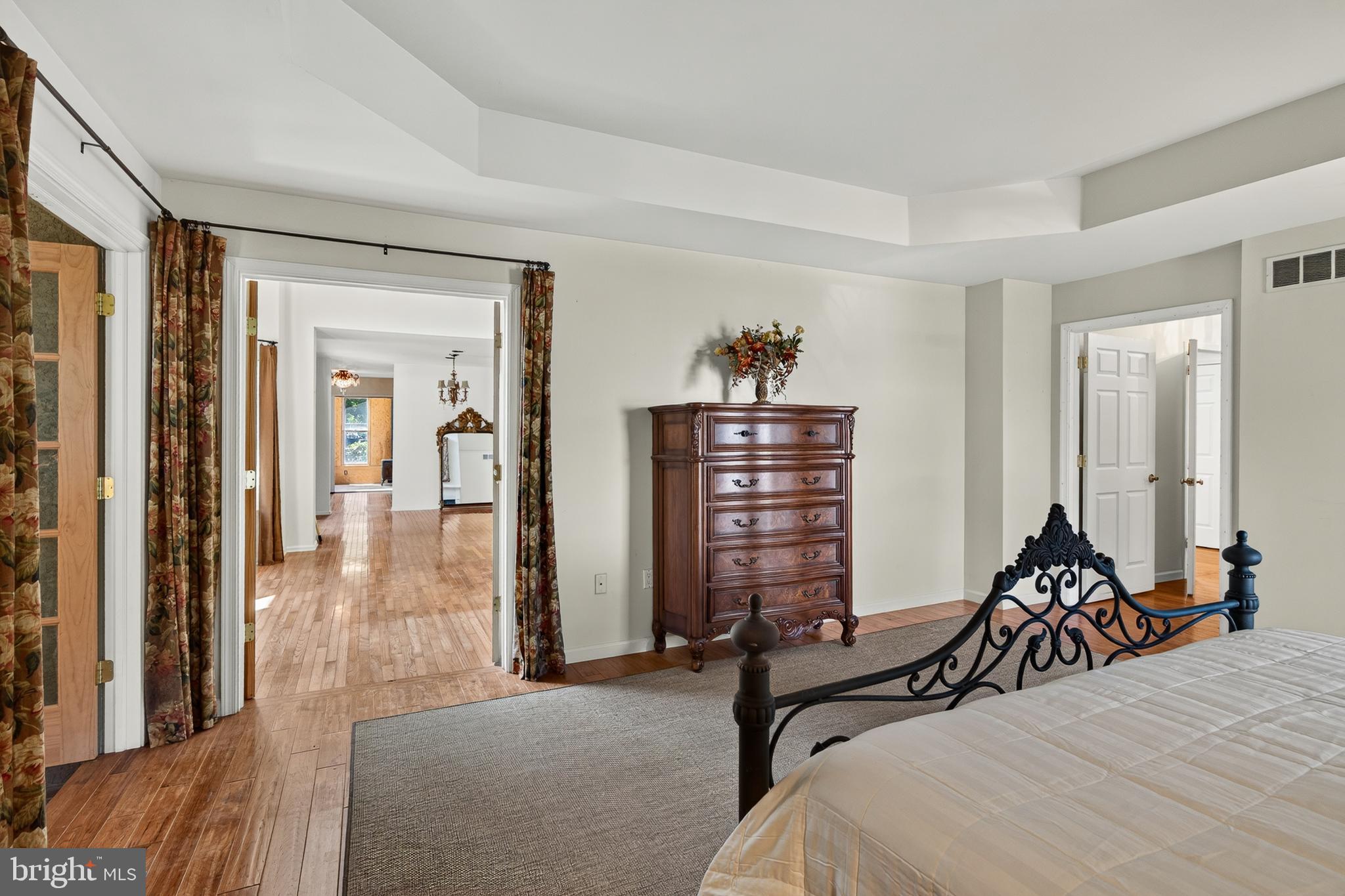 LONGSHORE ESTS - Residential