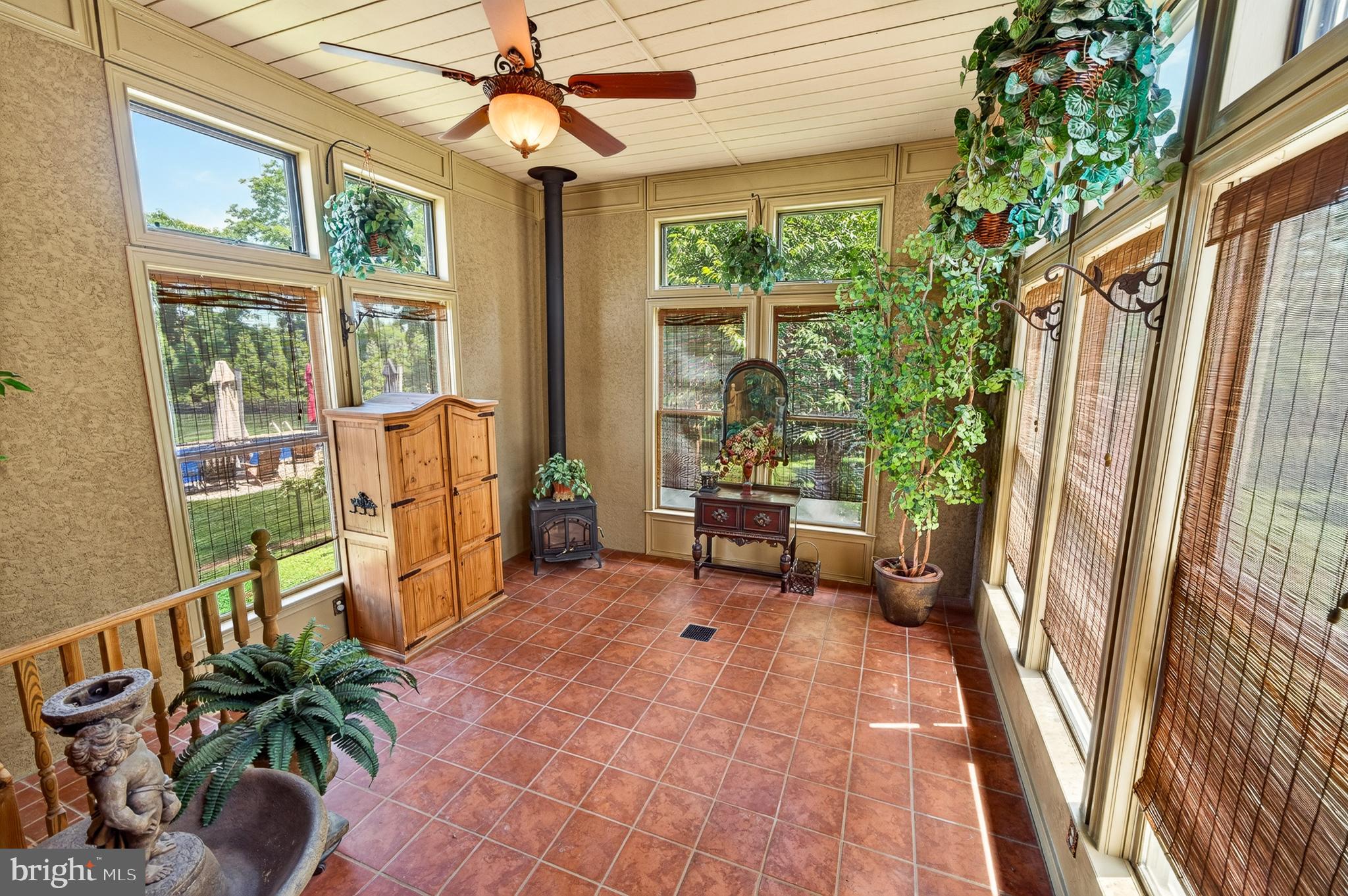 LONGSHORE ESTS - Residential