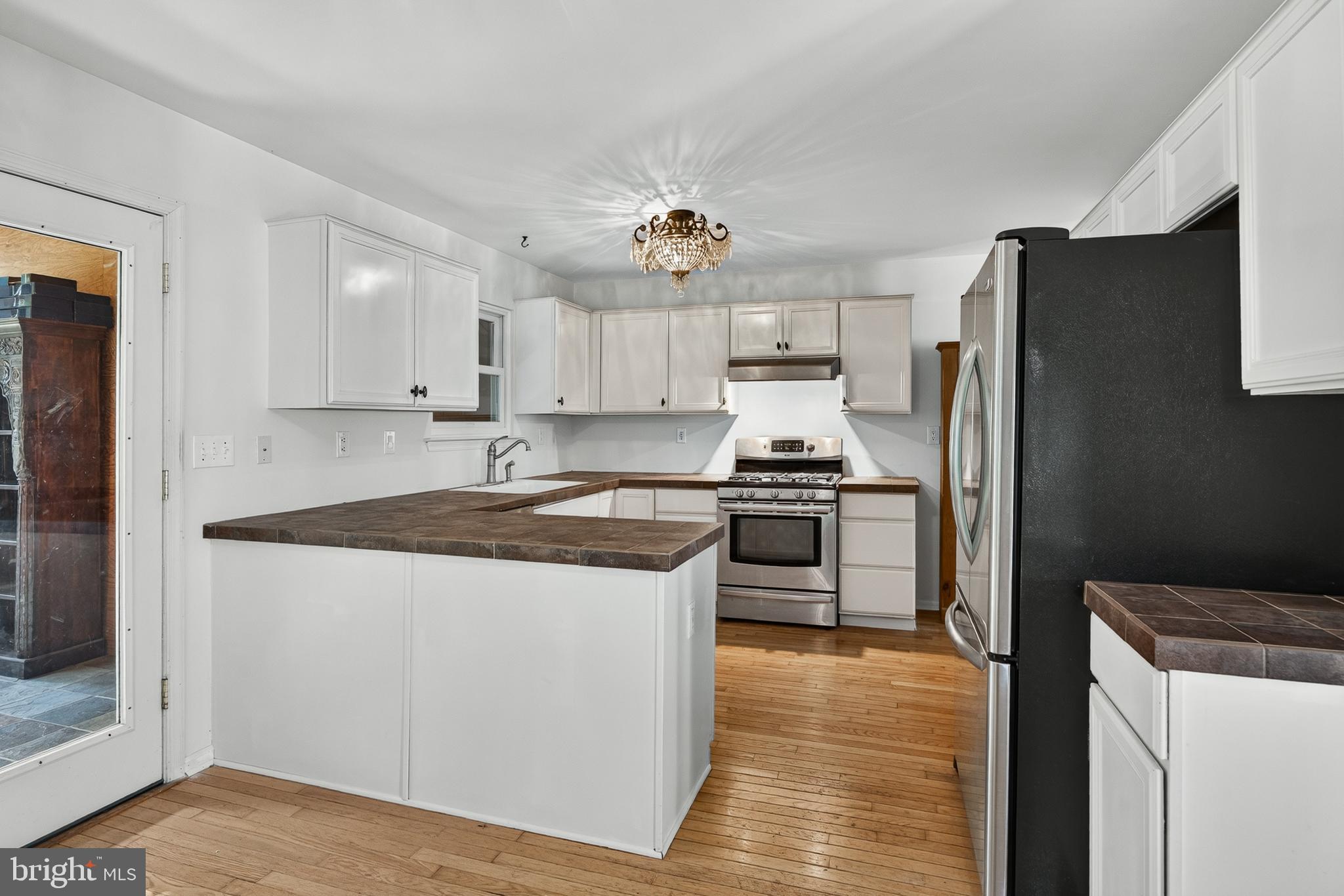 LONGSHORE ESTS - Residential