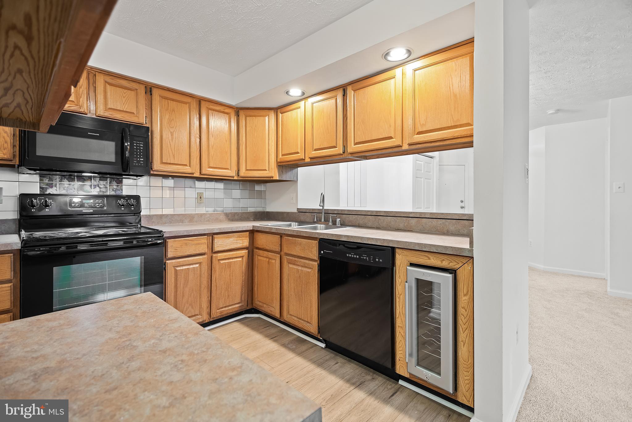 WATERS EDGE AT NORTH LAKE - Residential