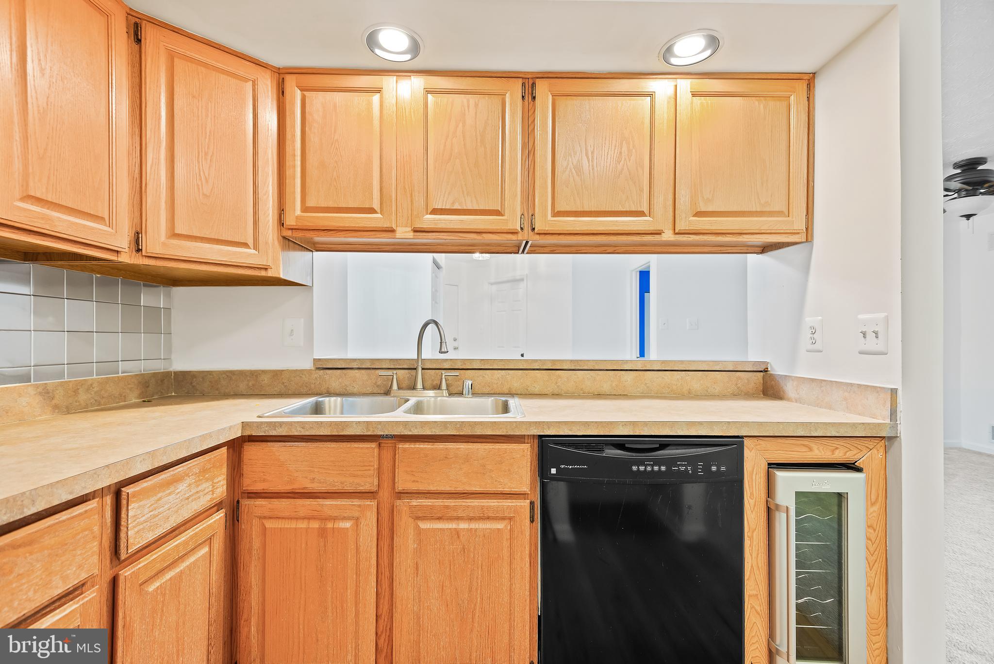 WATERS EDGE AT NORTH LAKE - Residential
