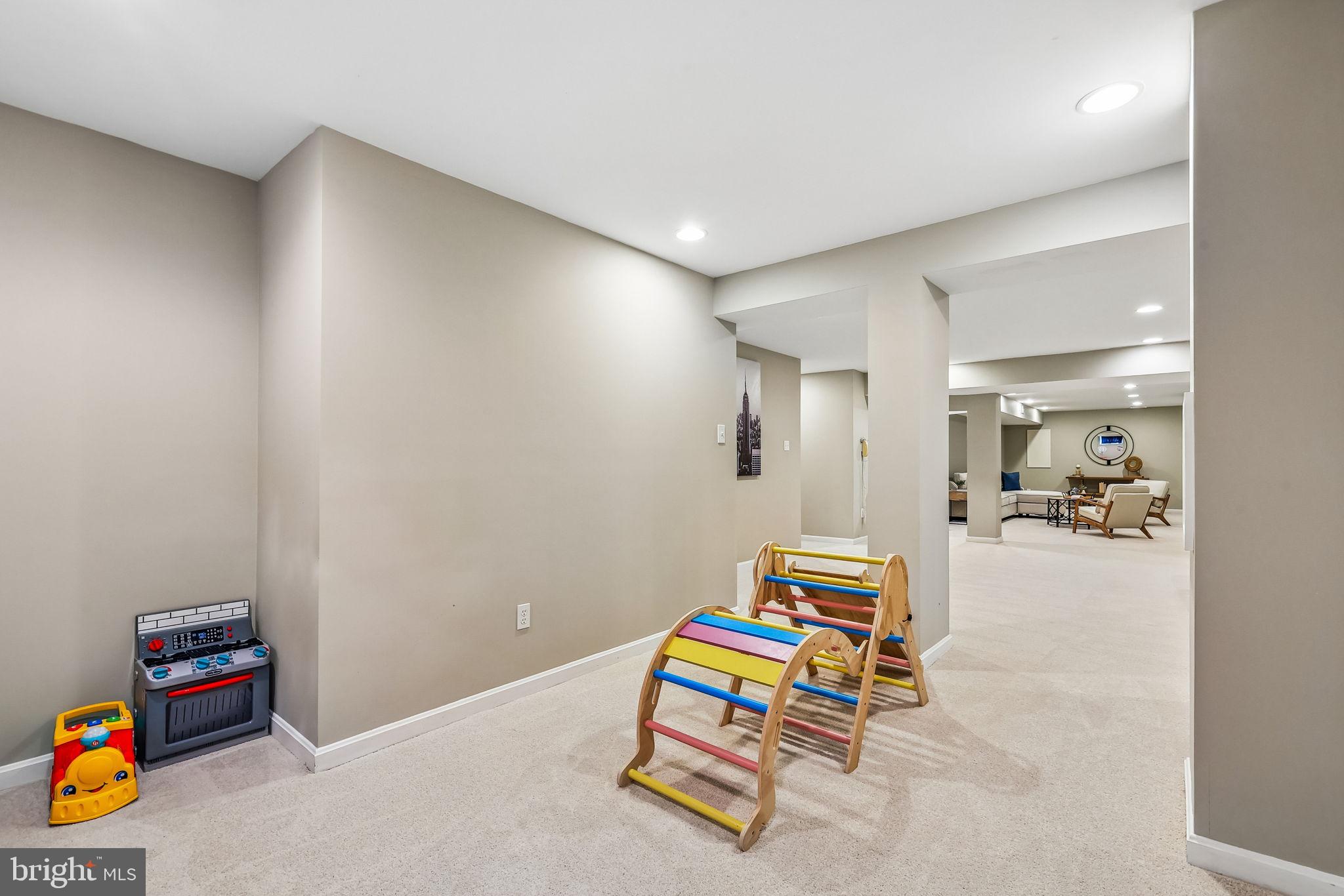 HAMPTON CHASE - Residential