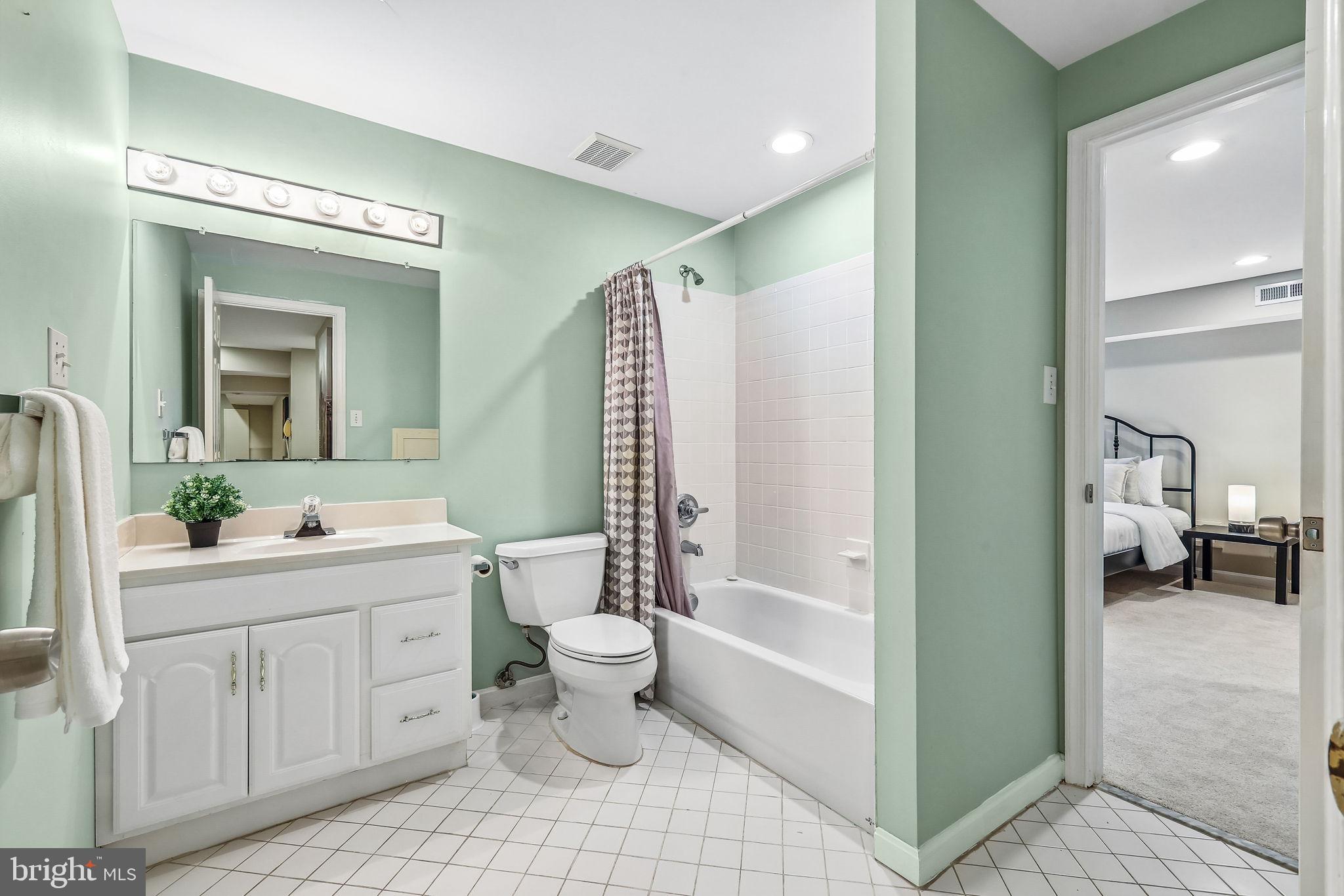 HAMPTON CHASE - Residential