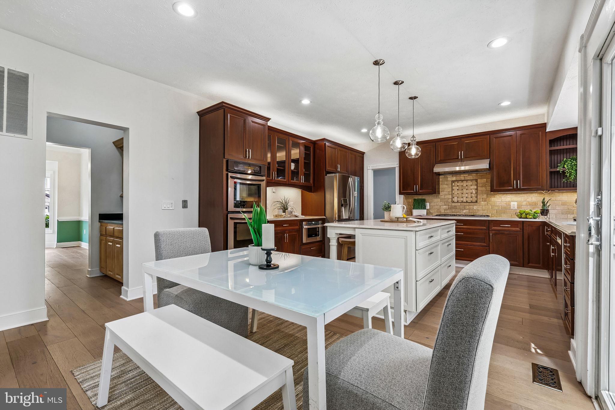 HAMPTON CHASE - Residential