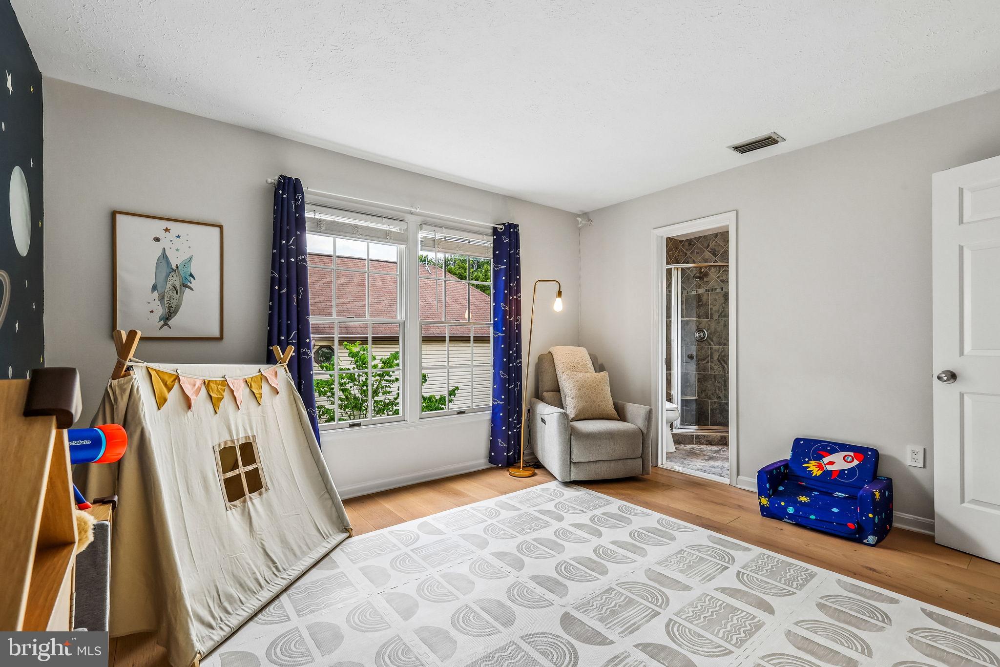 HAMPTON CHASE - Residential