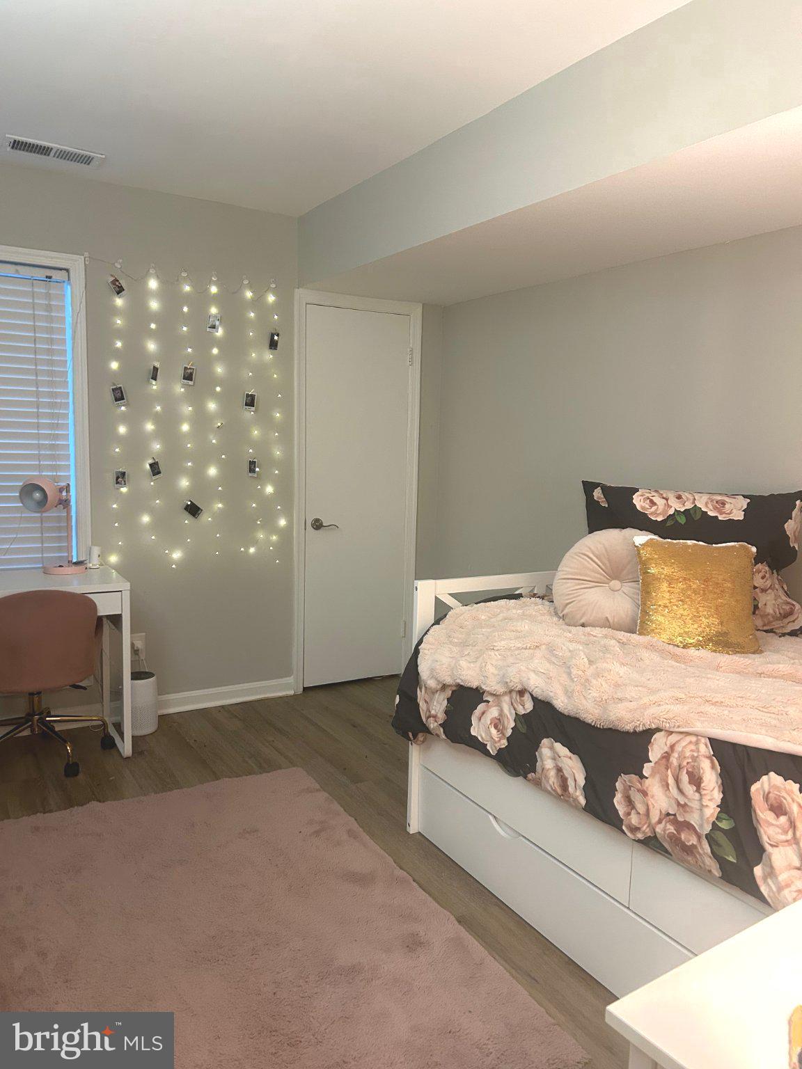 FOUR WINDS AT OAKTON - Residential