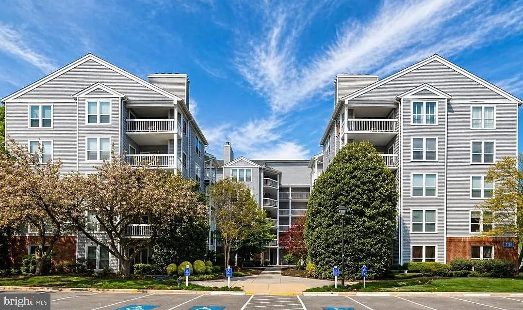 FOUR WINDS AT OAKTON - Residential