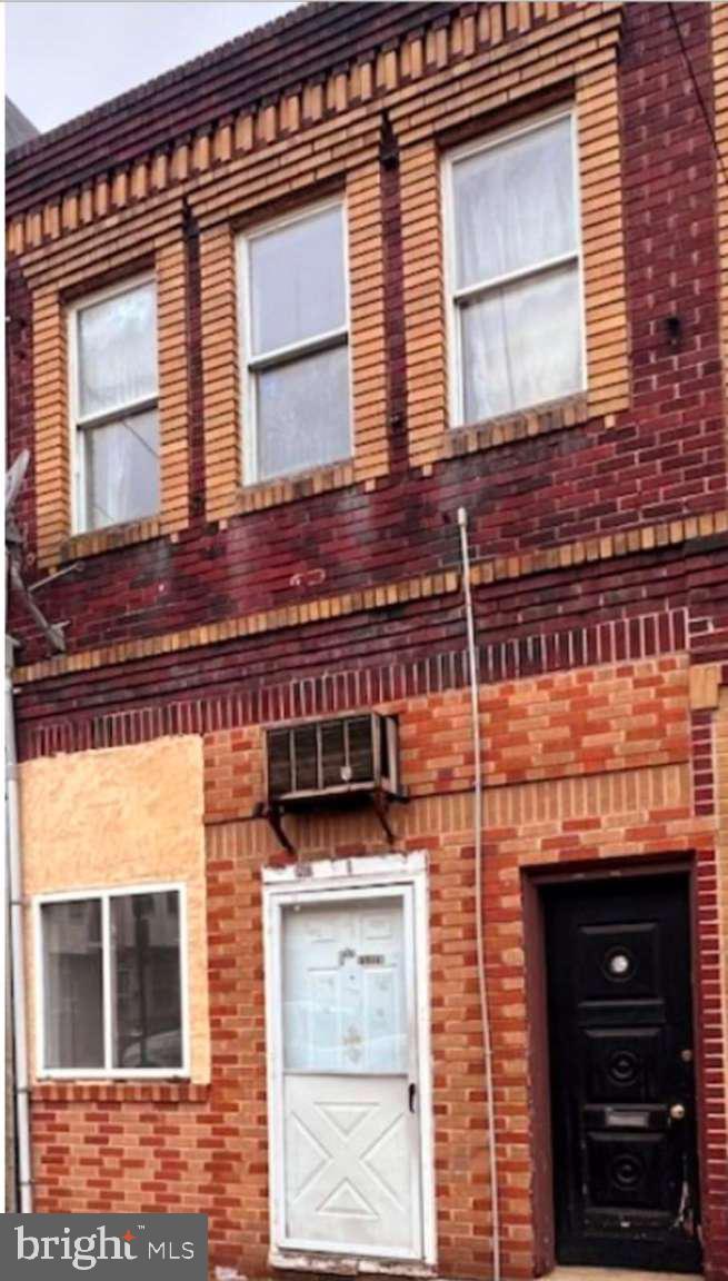 Priced to sell! Firm. This property is being sold "AS-IS", "WHERE-IS". Vacant. This property has tons of potential! Almost 2000 sq ft. Office/Apartment, 2 apartments or 4/5 bedroom house! If you check the area for this size property and opportunity, you will see that the price is perfect for you to invest. Cash buyer preferred. At least 24 hour notice to show please.