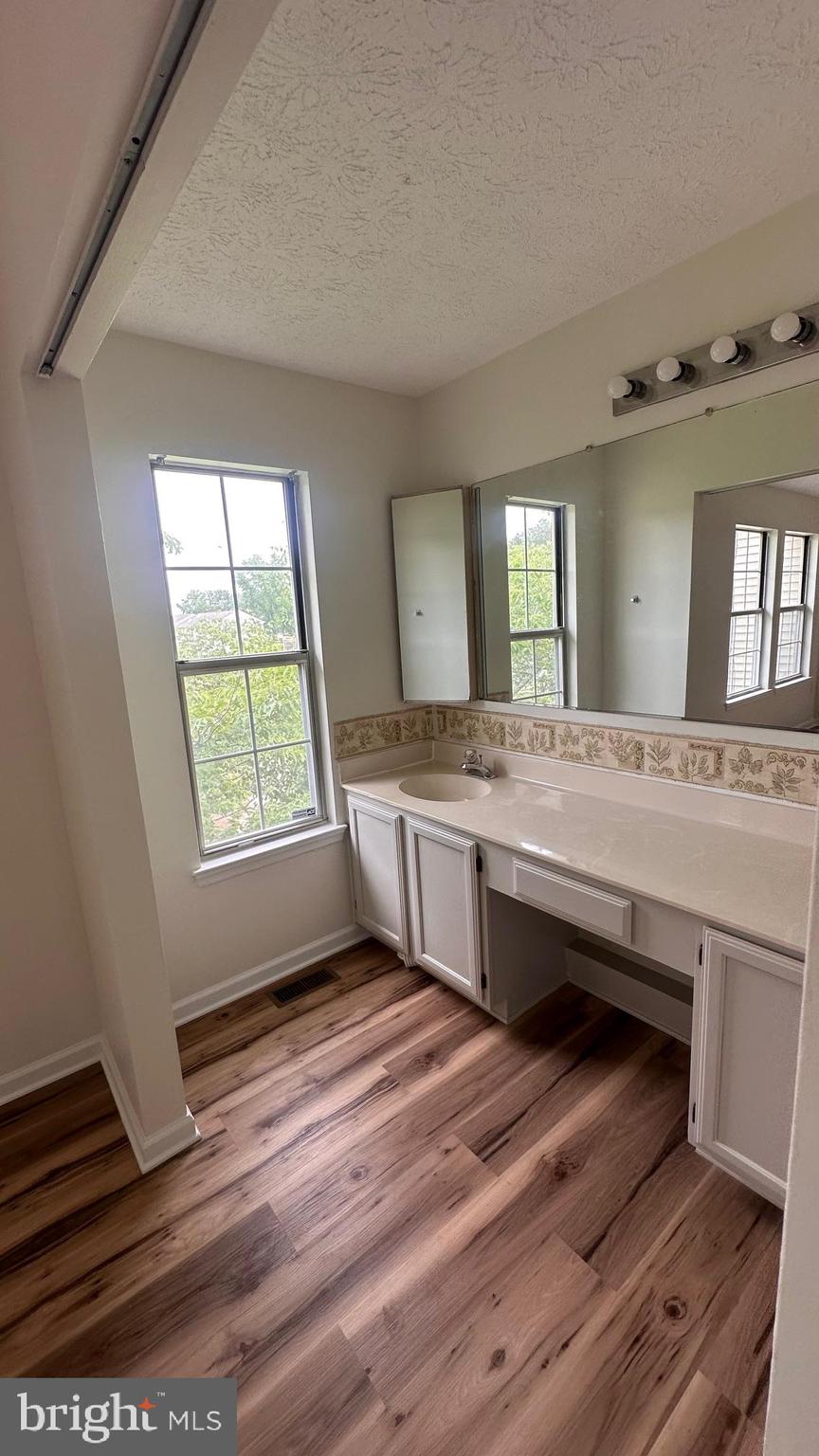 WESTBURY - Residential