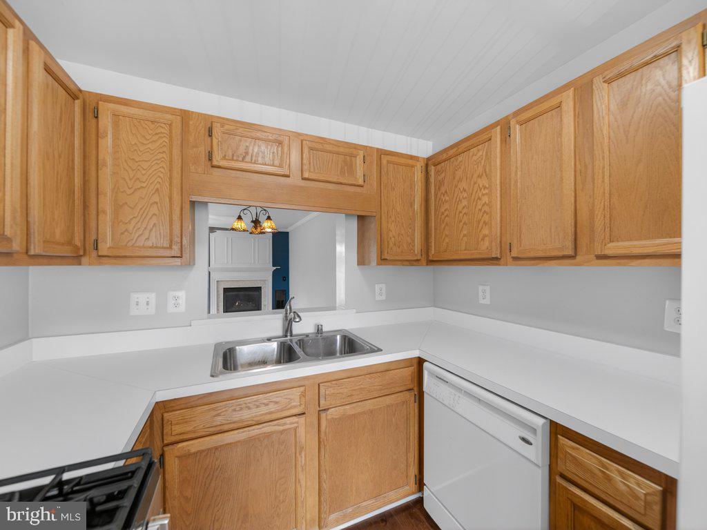 LAKE RIDGE POINTE CONDO - Residential