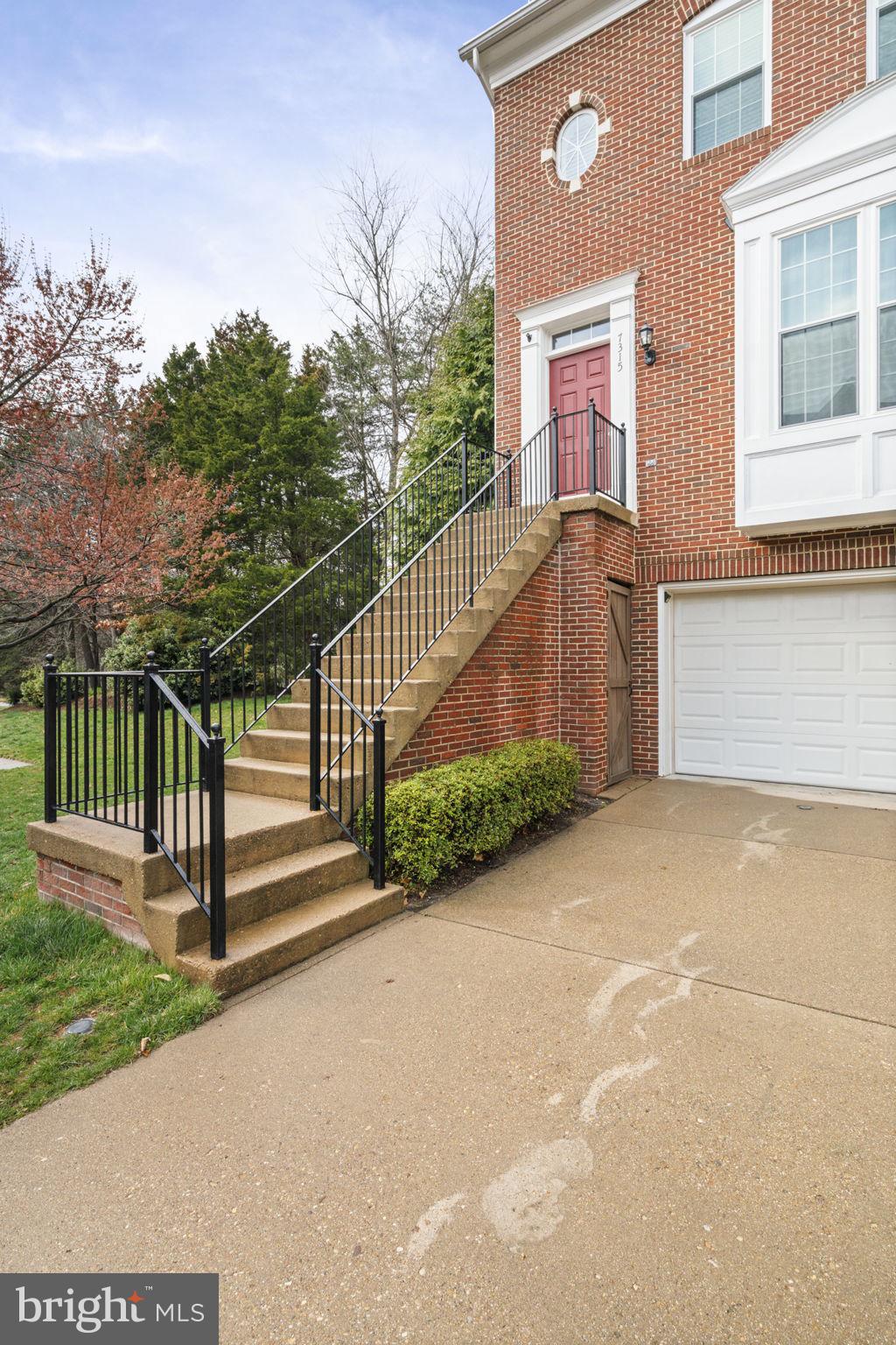TOWNES OF MANCHESTER WOODS - Residential
