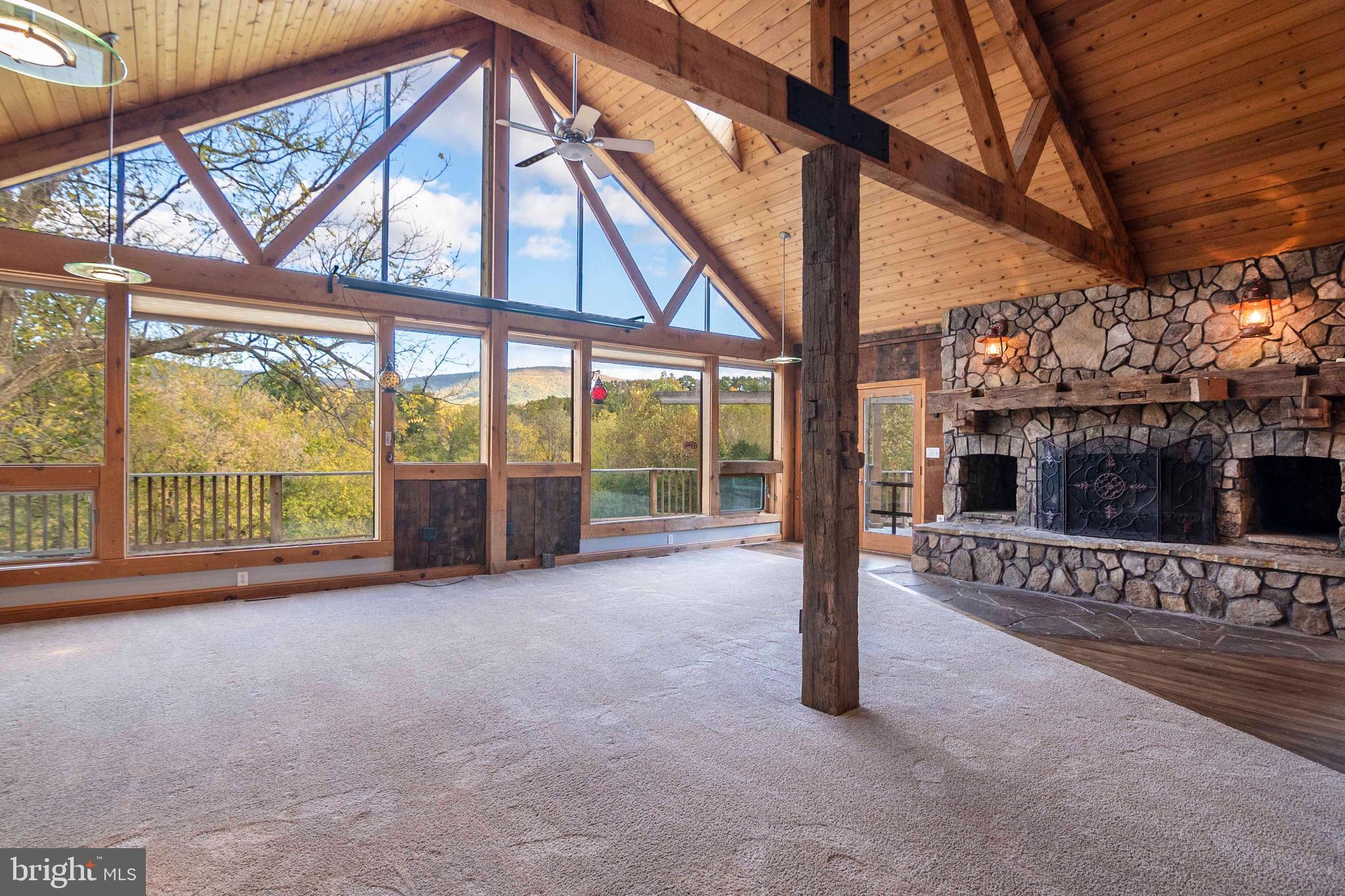 THUNDERBIRD FARM - Residential