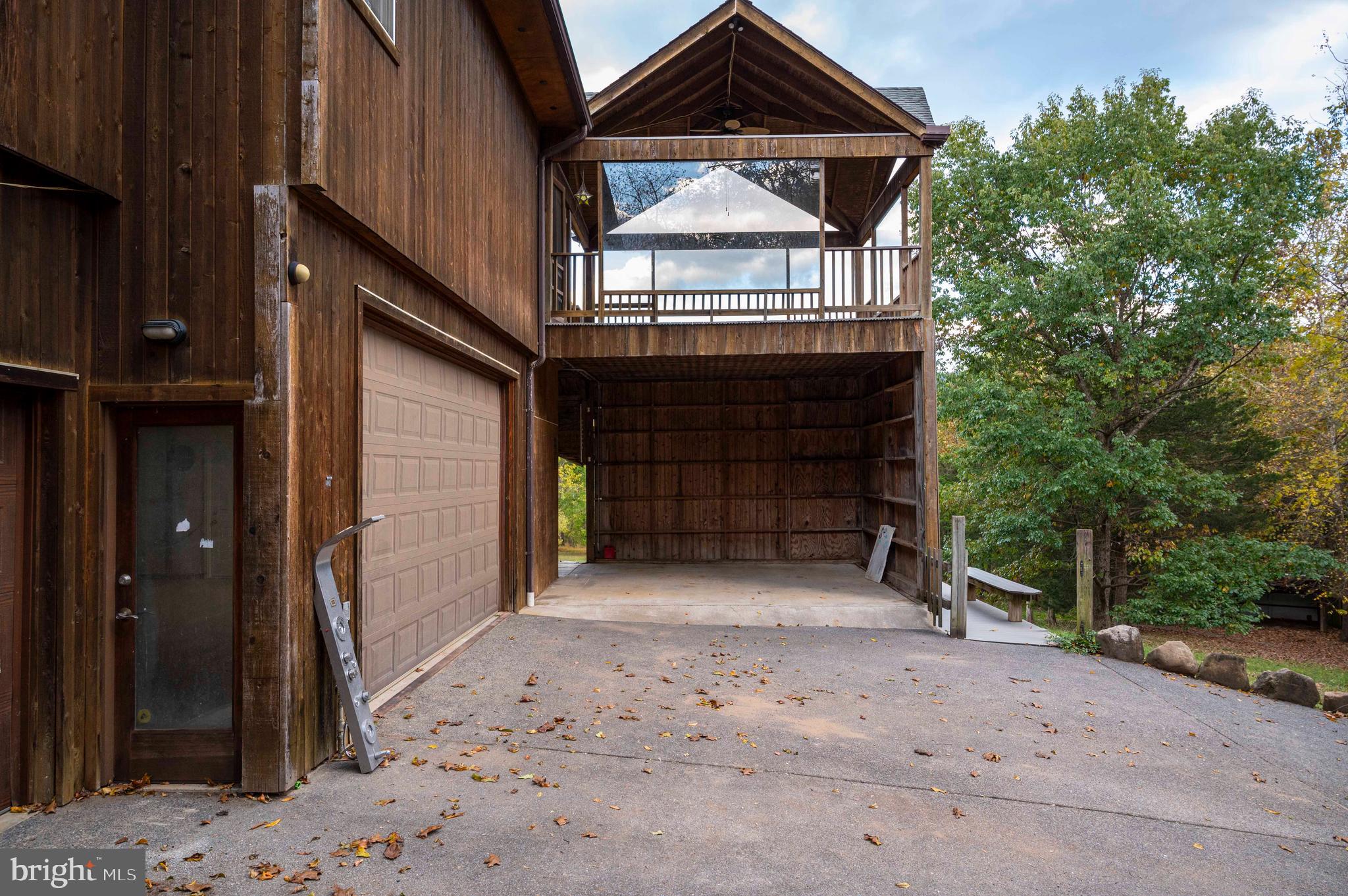 THUNDERBIRD FARM - Residential